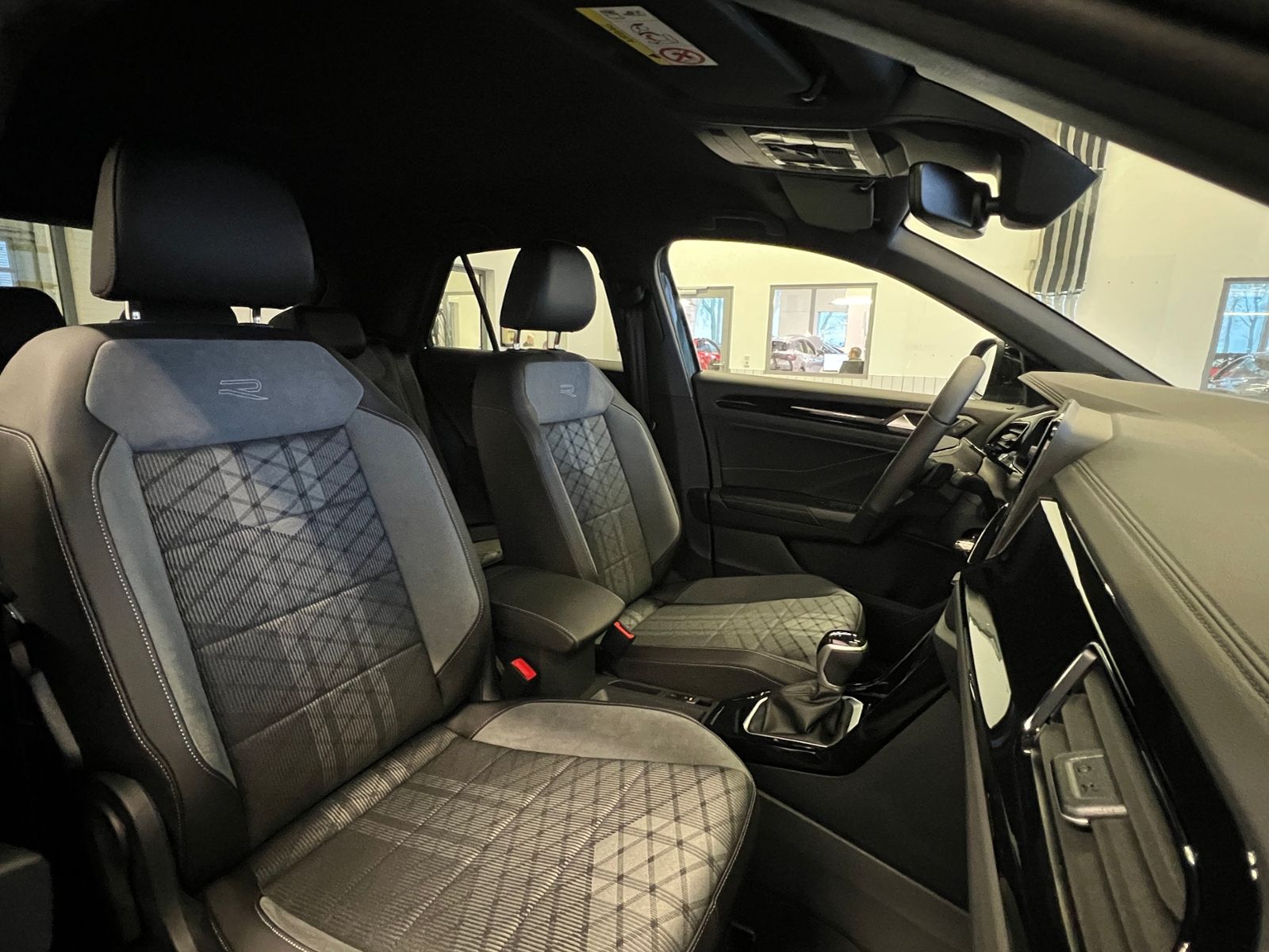 Fahrzeugabbildung Volkswagen T-Roc R-Line 1.5 TSI DSG *Black Style,AHK,Navi*