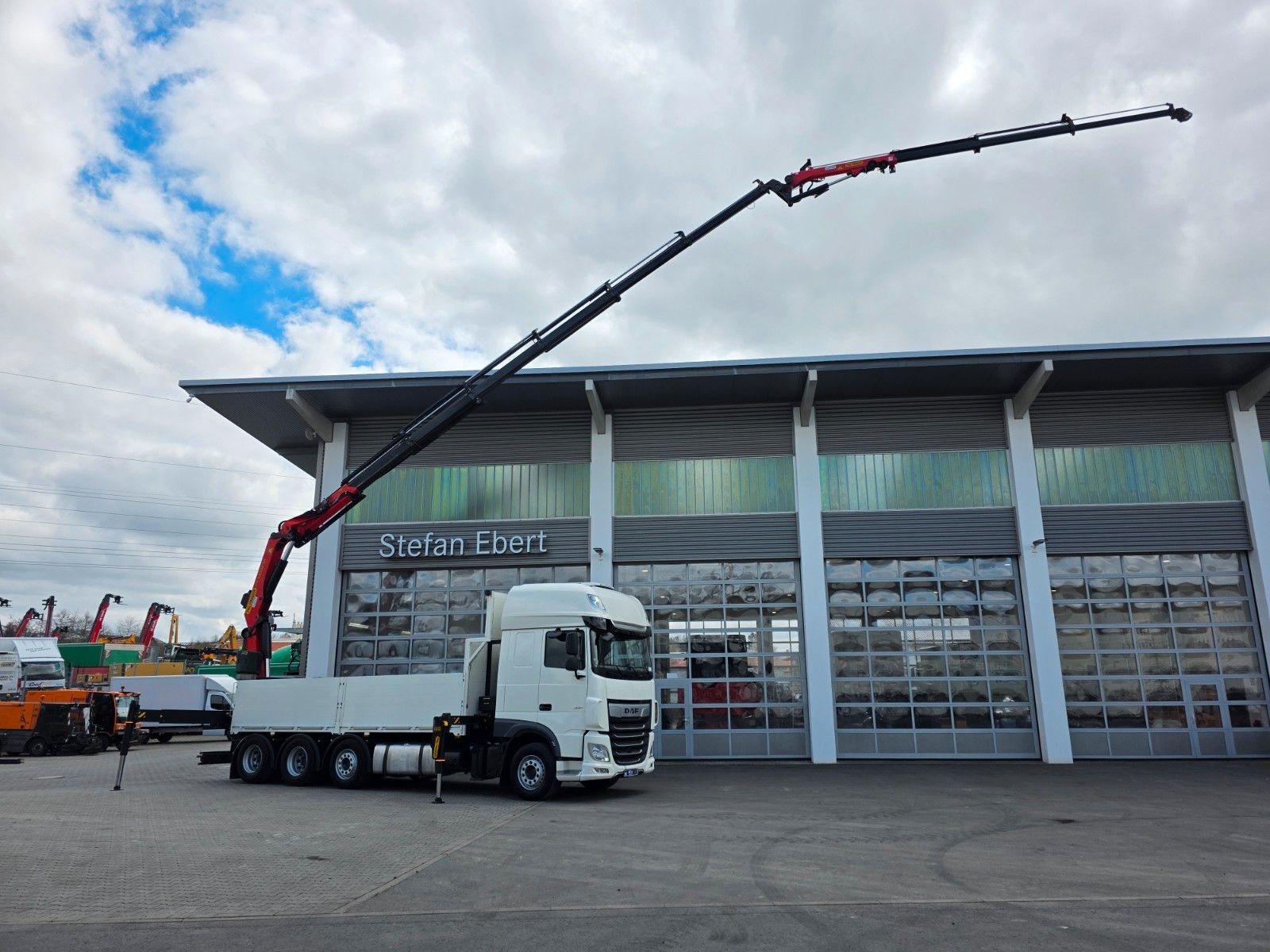 Fahrzeugabbildung DAF XF 530 8x2 Palfinger PK 34002 SH+JIB+Winde Funk