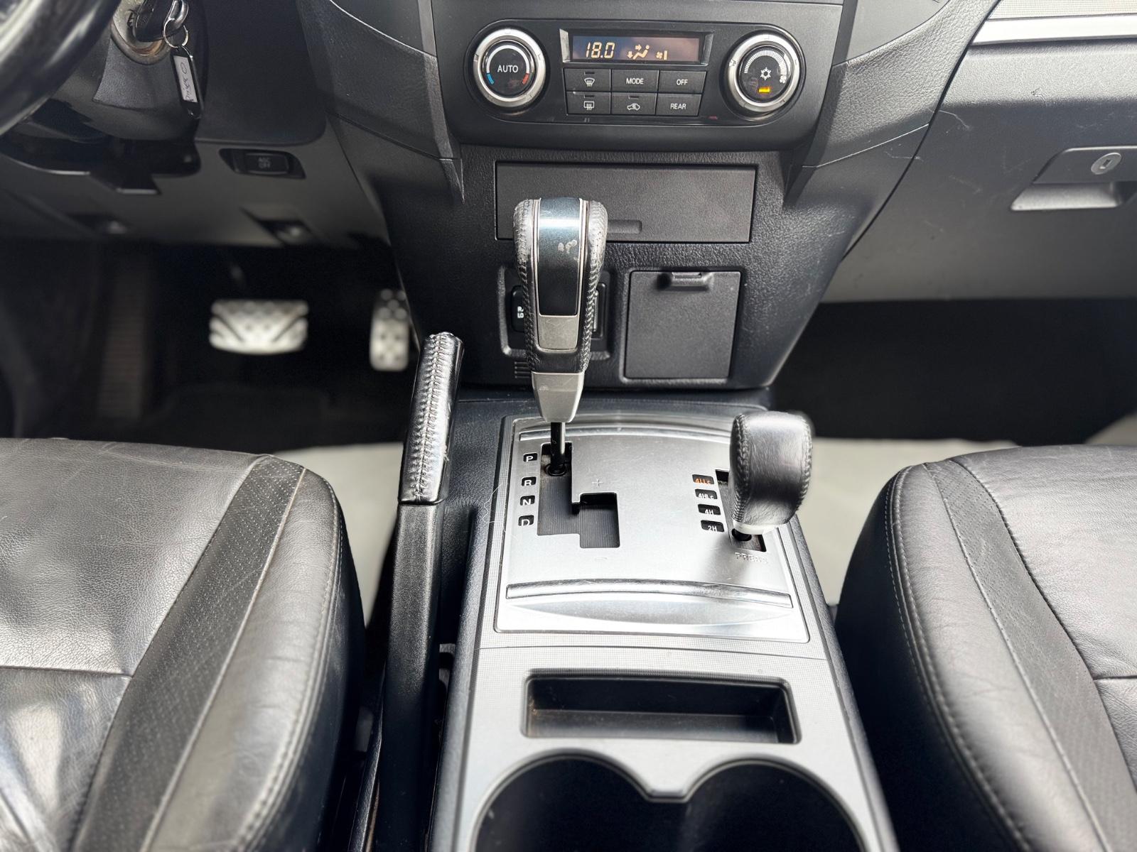 Mitsubishi Pajero 3.2 DI-D Intense | 170 ch | BVA | 7 places | Cuir | Sièges chauffants | Attelage | Galerie de toit