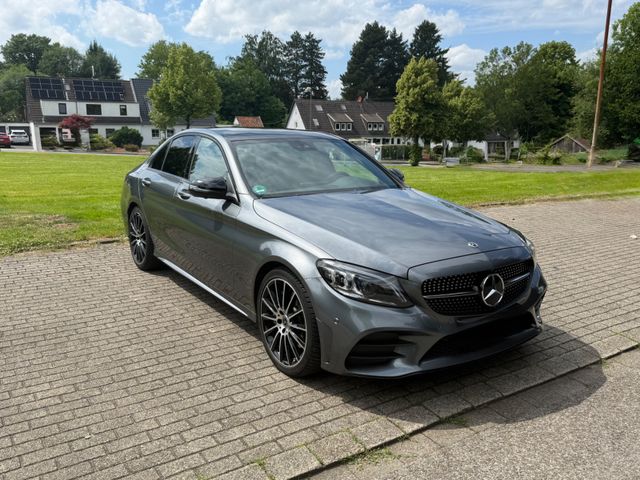 MERCEDES-BENZ C 300 AMG Night Pano Multibeam Burmester 360°