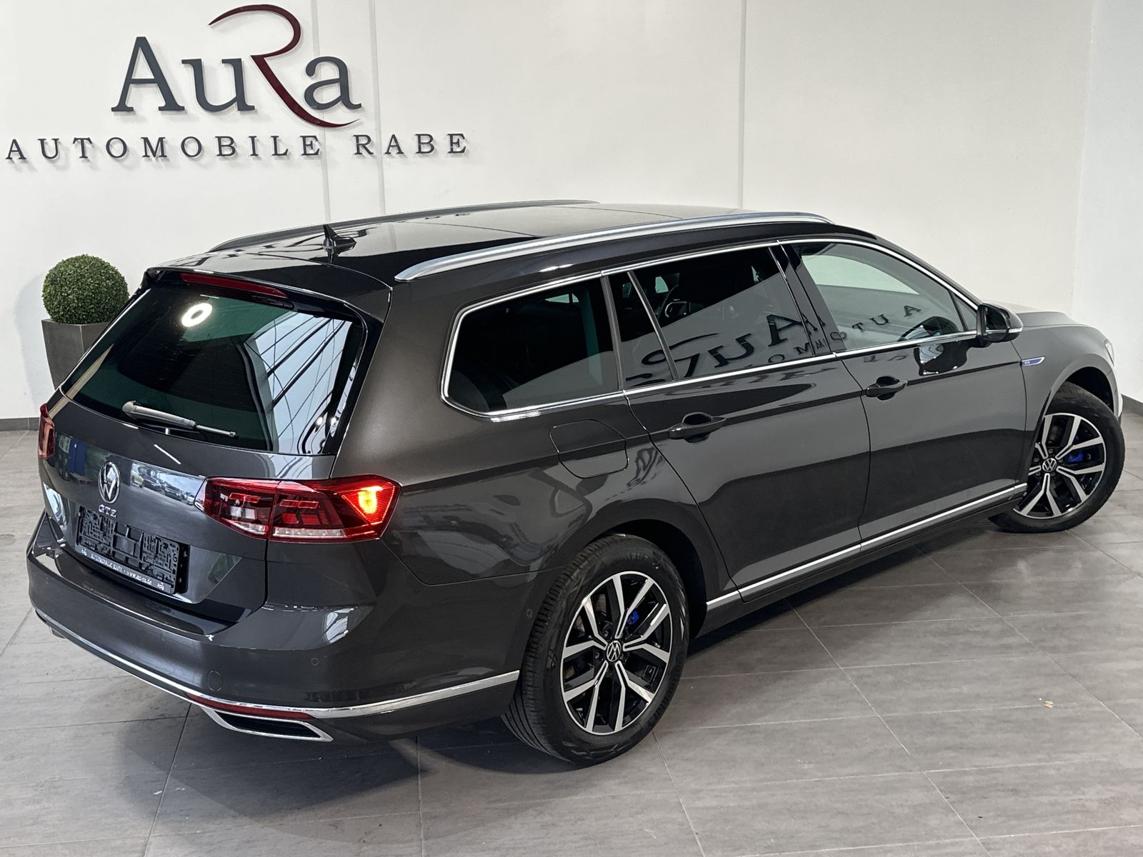 Fahrzeugabbildung Volkswagen Passat Variant GTE+NAV+LED+ACC+PANO+HUD+VCOCKPIT
