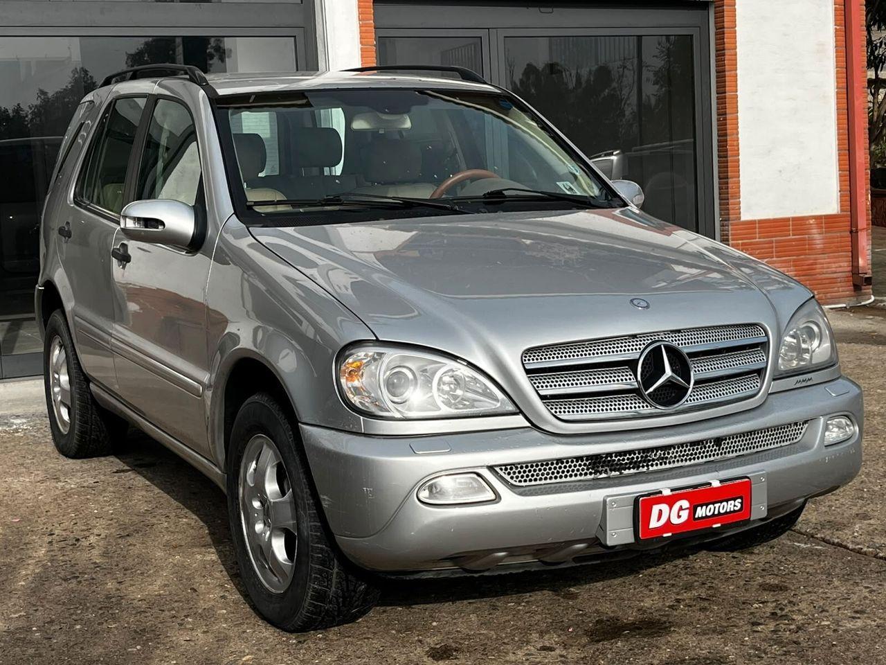 Mercedes-Benz ML270 2004 — interior