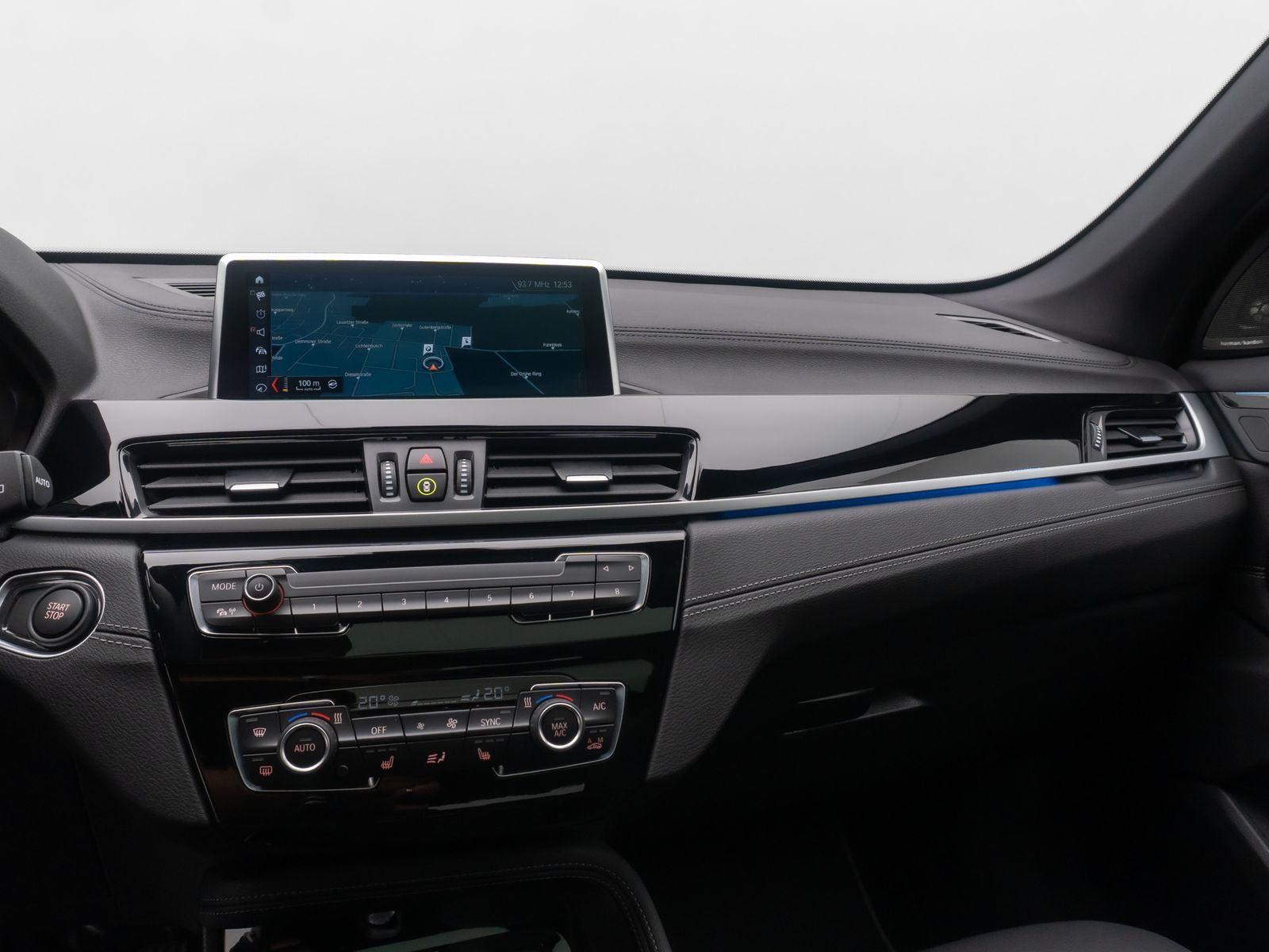 Fahrzeugabbildung BMW X1 xD25e Sport Line Kamera DAB Panorama H/K 18"