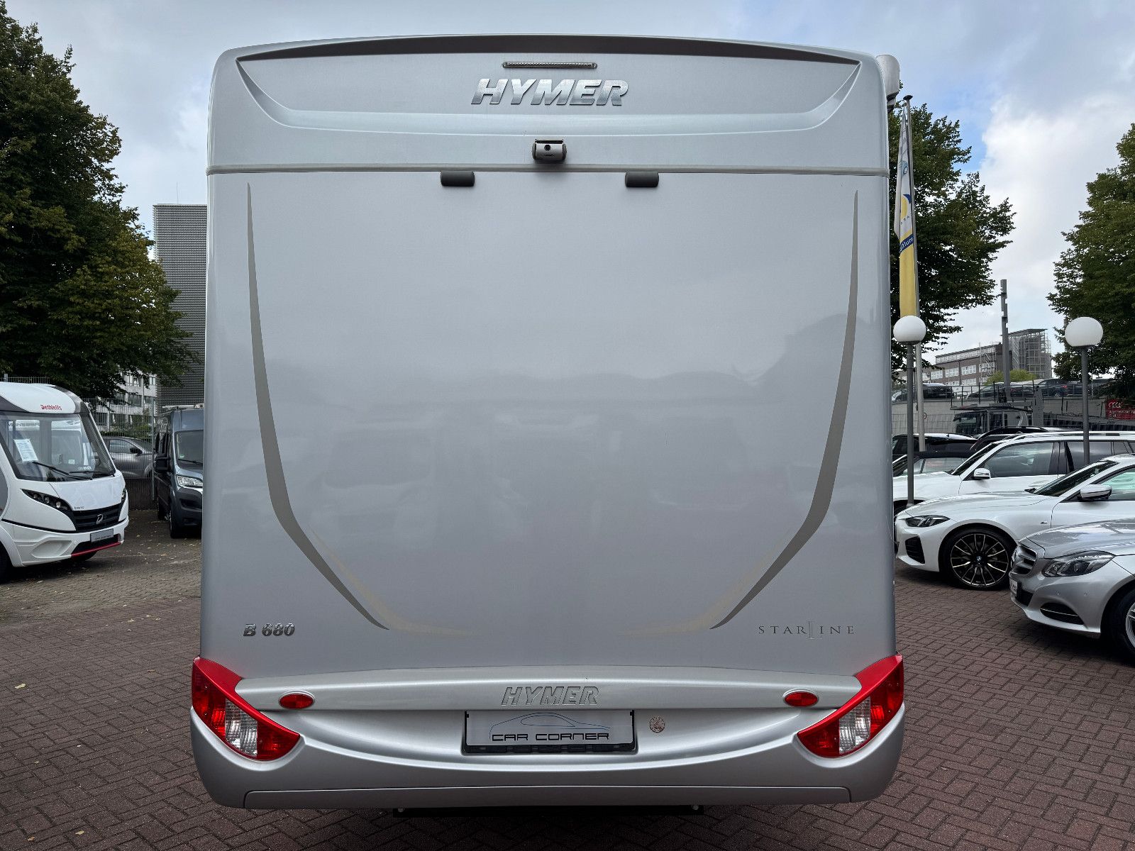 Fahrzeugabbildung HYMER / ERIBA / HYMERCAR B-KLASSE 680 STARLINE MB 3.0 D V6 HYD HÜBSTÜTZEN