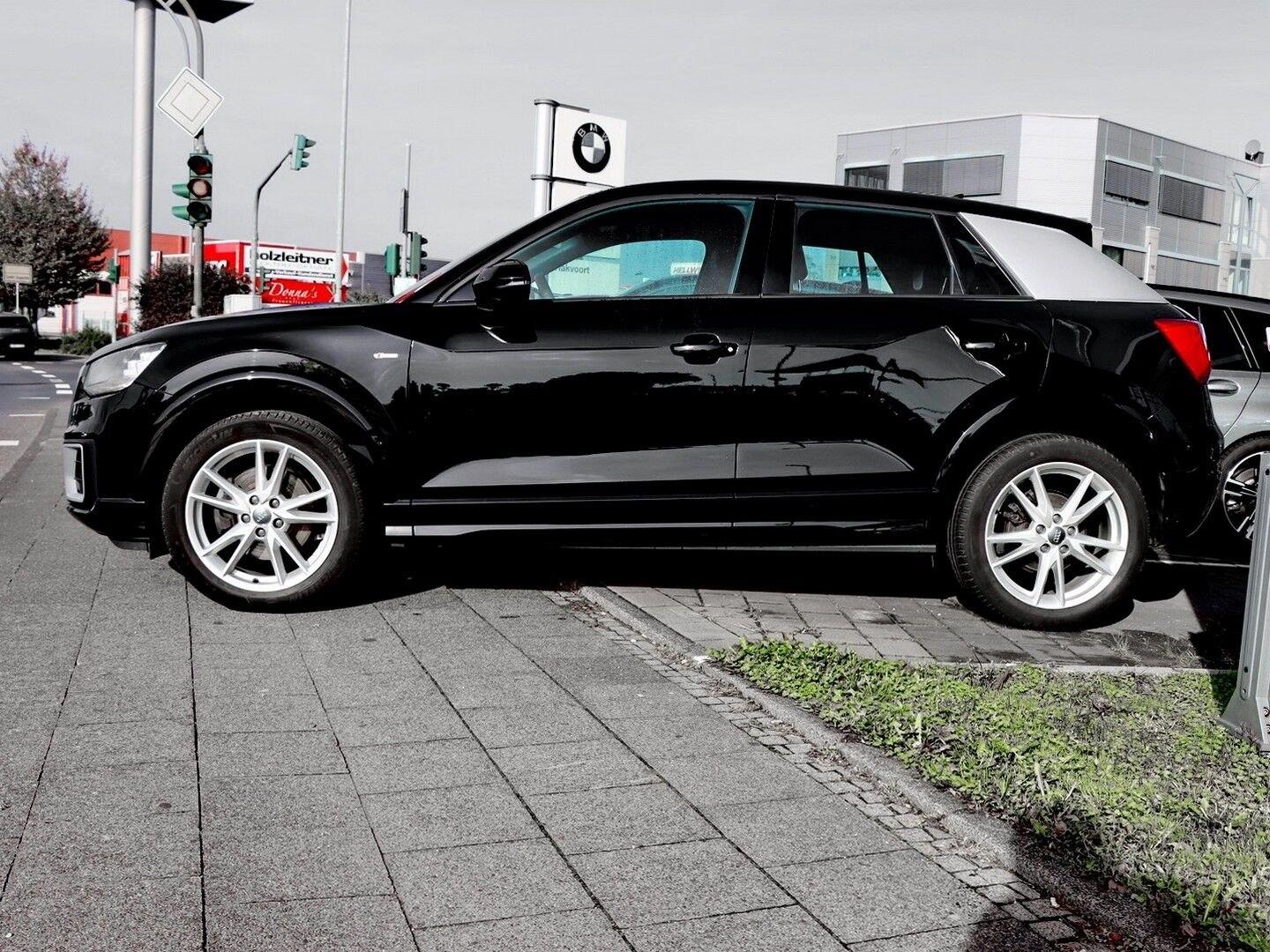 Audi Q2 S-Line, PDC, SHZ