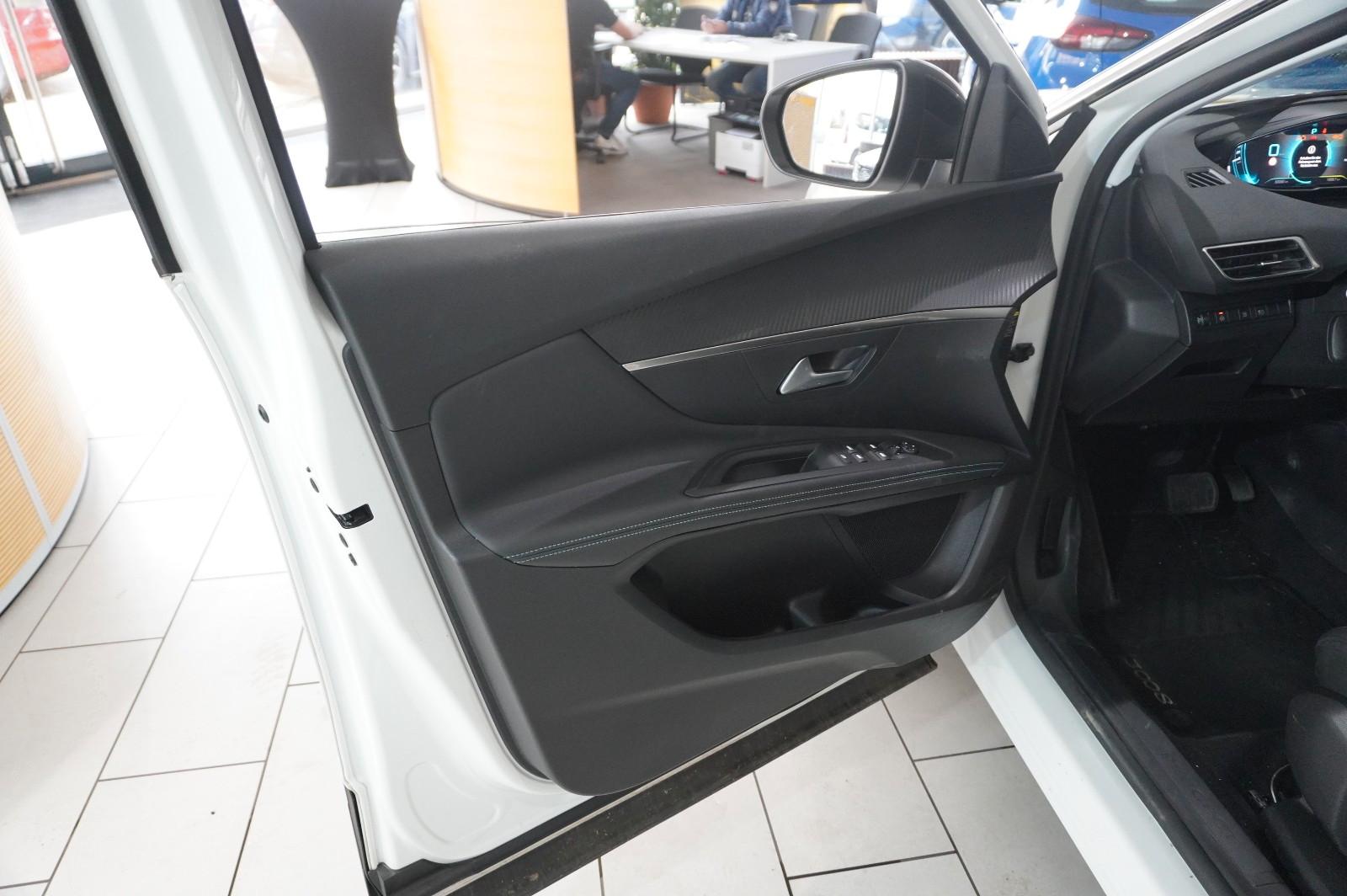 Peugeot 3008 Hybrid PHEV ALLURE NAVI/LED/KAMERA/SHZ/AHK