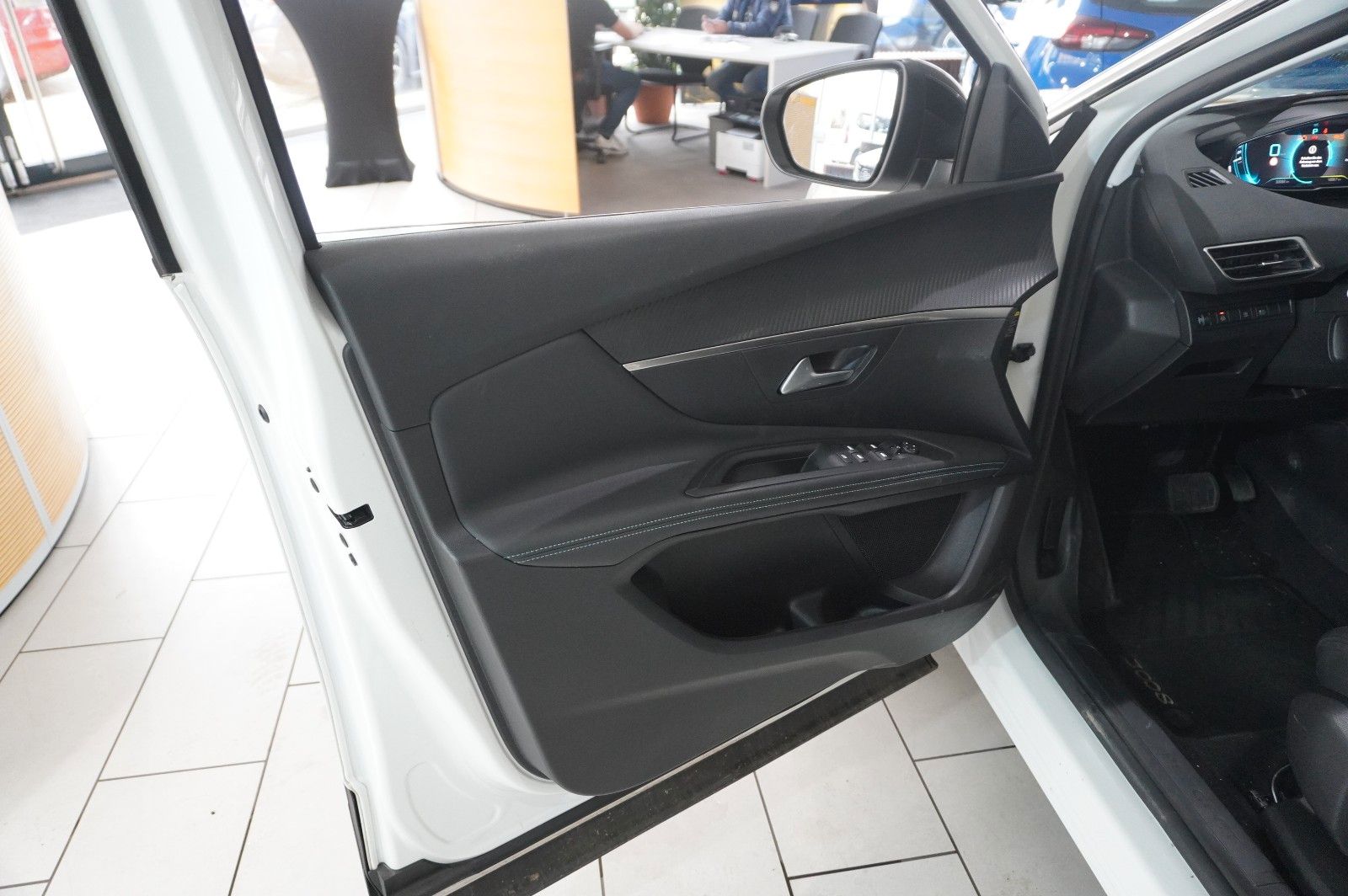 Fahrzeugabbildung Peugeot 3008 Hybrid PHEV ALLURE NAVI/LED/KAMERA/SHZ/AHK