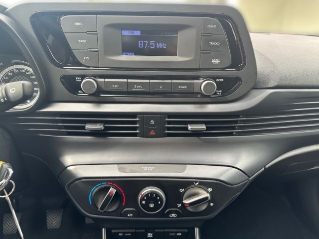 Fahrzeugabbildung Hyundai BAYON 1.2 MPI 85HP Klima PDC Kamera Apple CarPla