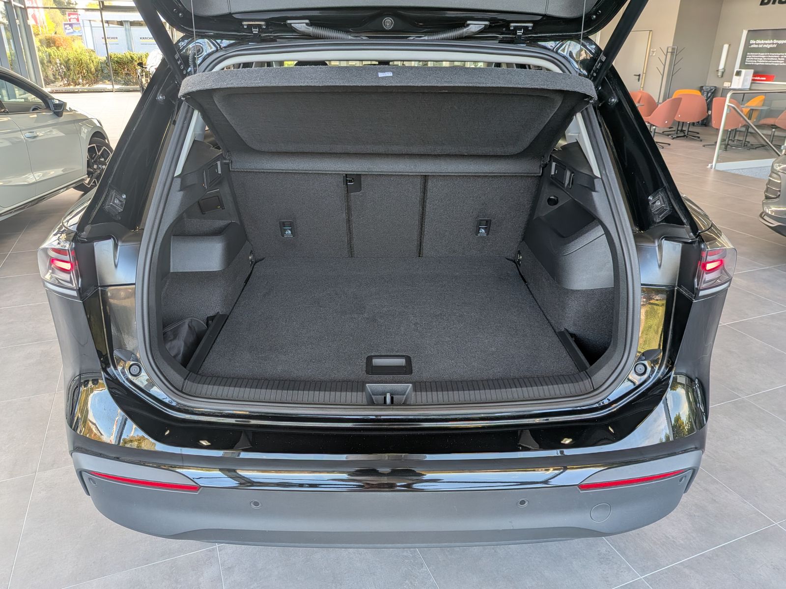 Fahrzeugabbildung Volkswagen Tiguan 1.5 eTSI ENERGY HD-Matrix 360 AHK 19