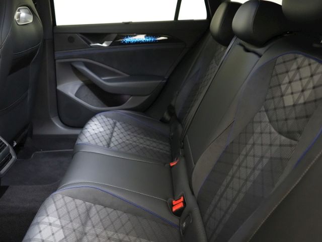 Passat Variant R-LINE TDI DSG+MATRIX-LED+AHK+NAV