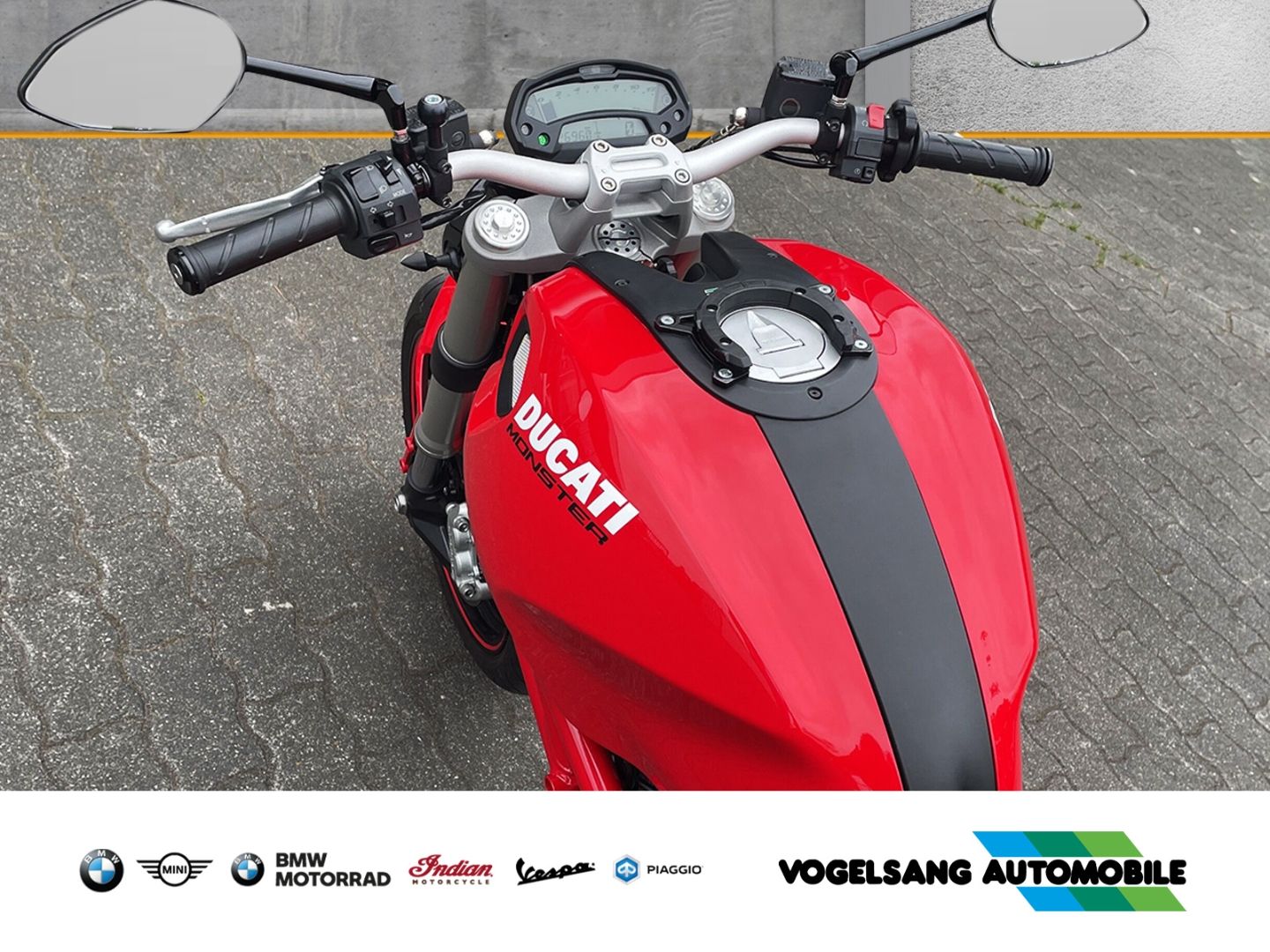Fahrzeugabbildung Ducati Monster 796 Rosso Red, Kurzer Kennzeichenhalter,