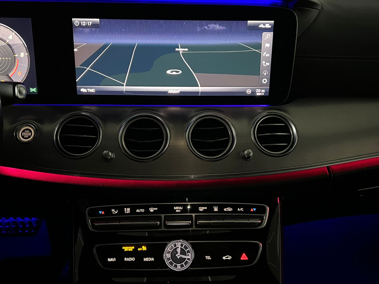 Fahrzeugabbildung Mercedes-Benz E350d AMG-LINE/PANO/BURMESTER/WIDESCREEN/AMBIENT