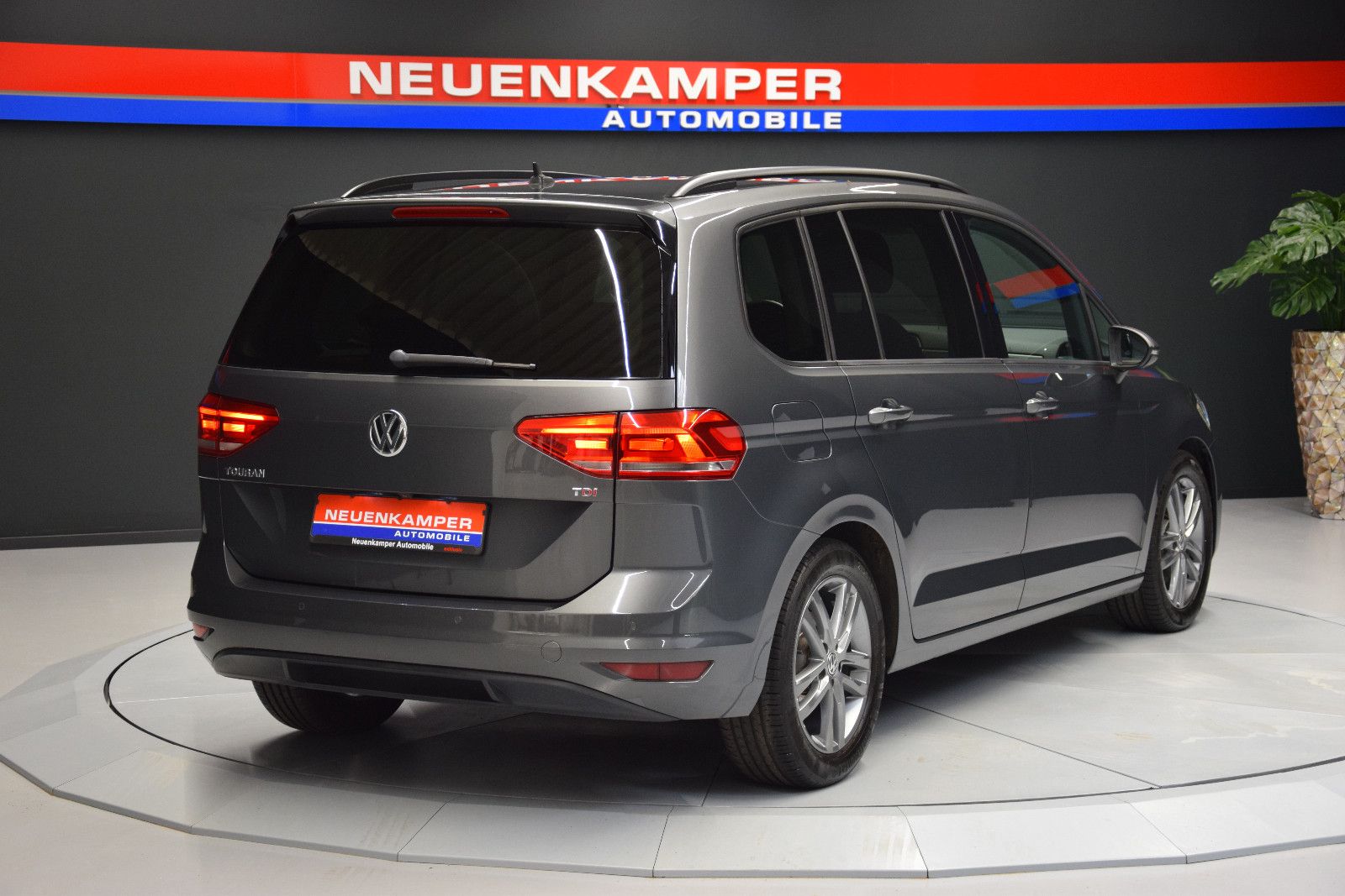 Fahrzeugabbildung Volkswagen Touran Comfortline 7-Sitzer Massage LED Kamera