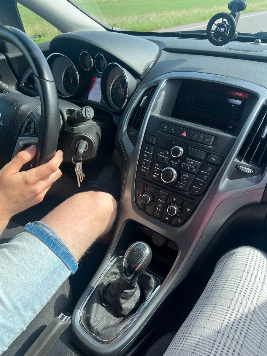 Opel Astra 2015 — photo 9