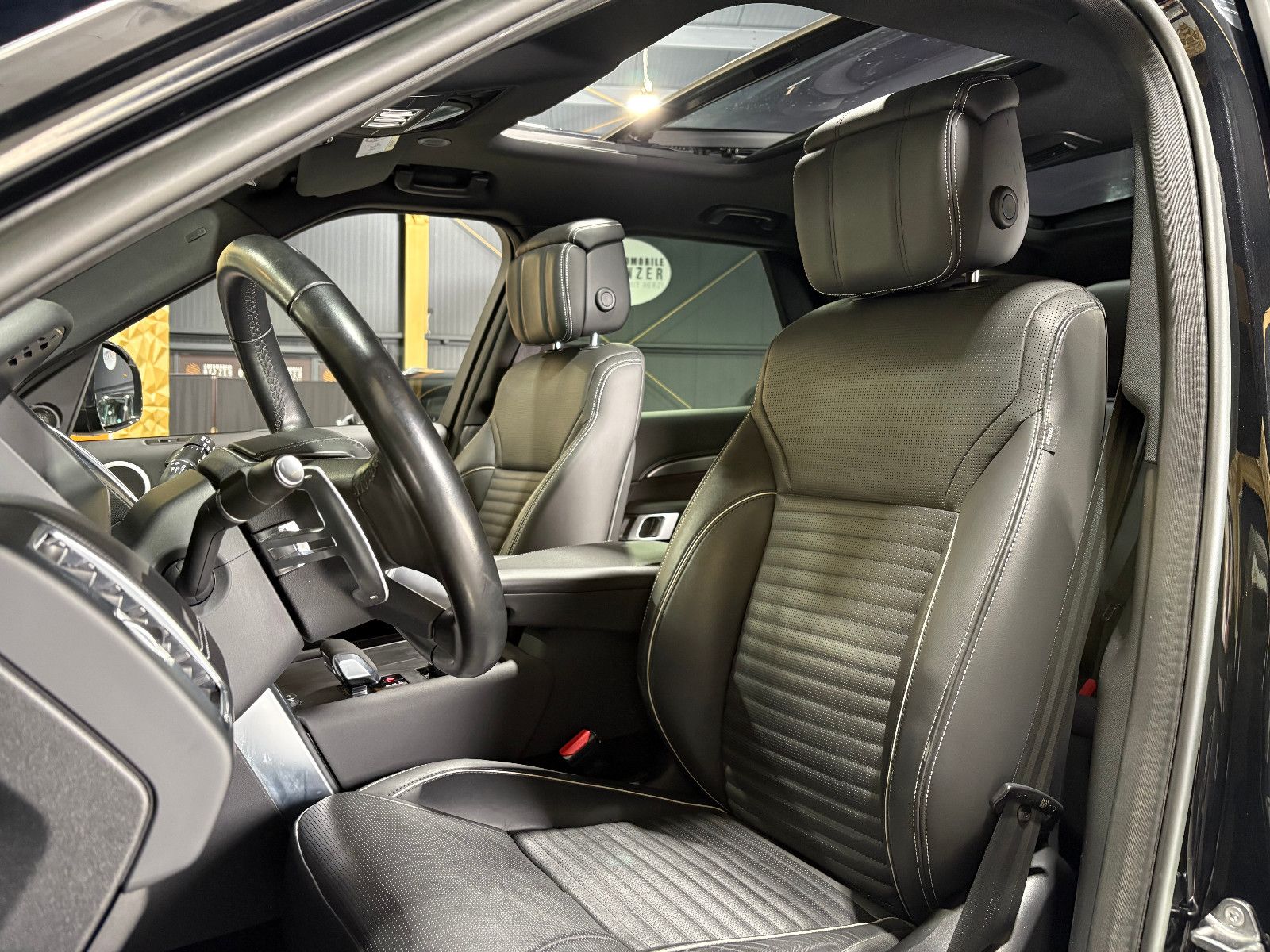 Fahrzeugabbildung Land Rover Discovery 5 R-Dynamic HSE D250 c AWD/PANO/MEMORY