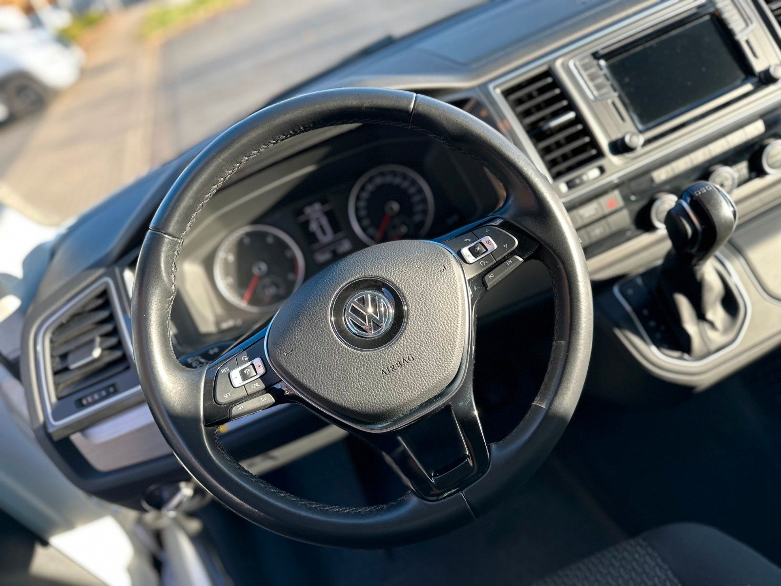 Fahrzeugabbildung Volkswagen T6 California Beach  - Automatik + Schlafdach -