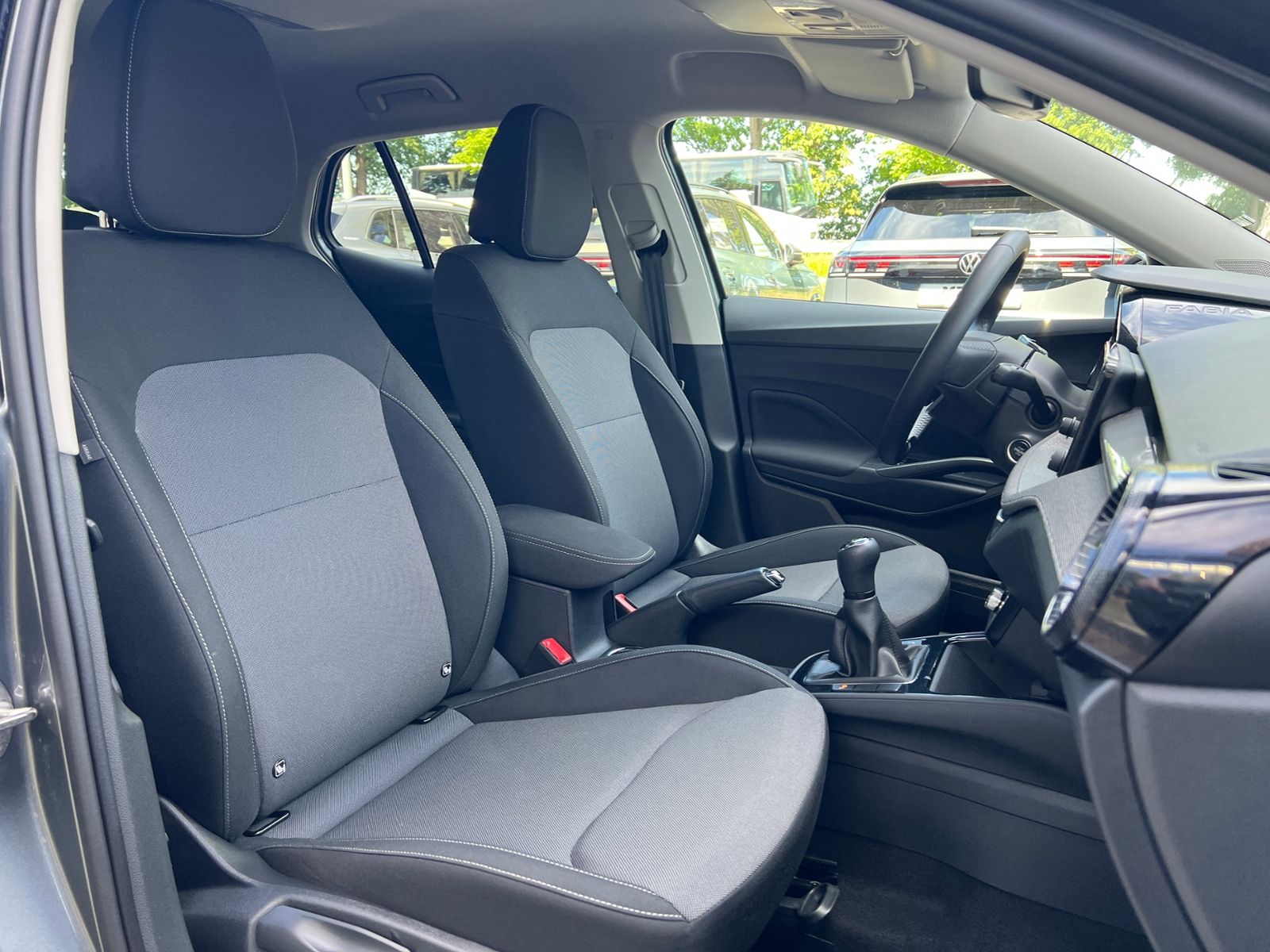 Fahrzeugabbildung SKODA Fabia Selection Tour 1.0 TSI *Vorb. AHK, LED, Ka