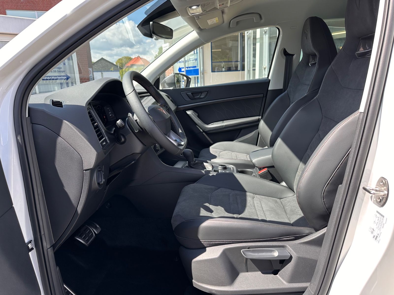 Fahrzeugabbildung CUPRA Ateca 1.5 TSI LED/Navi/APP/SHZG/LENKRADHZG/RFK