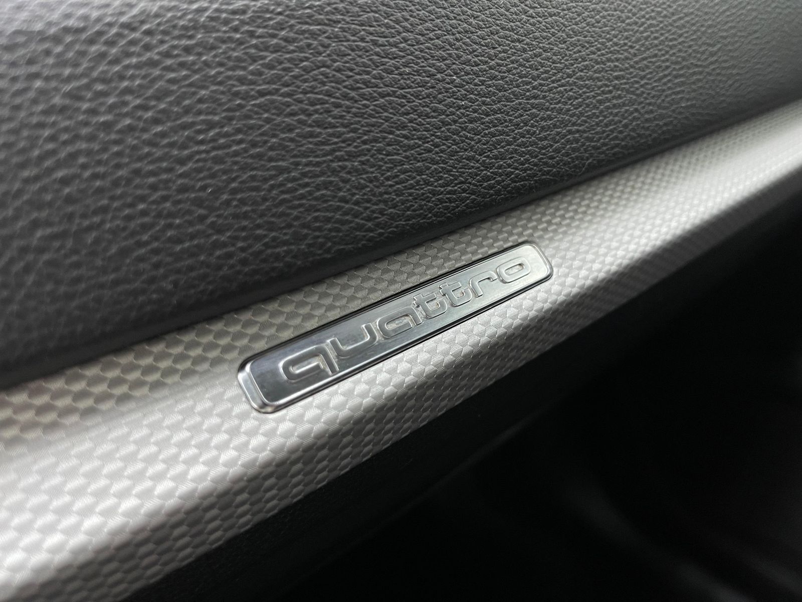 Fahrzeugabbildung Audi Q2 35d Quatt S-Tr. LED+KLIMAUT+HIFI+APS+DAB+ACC