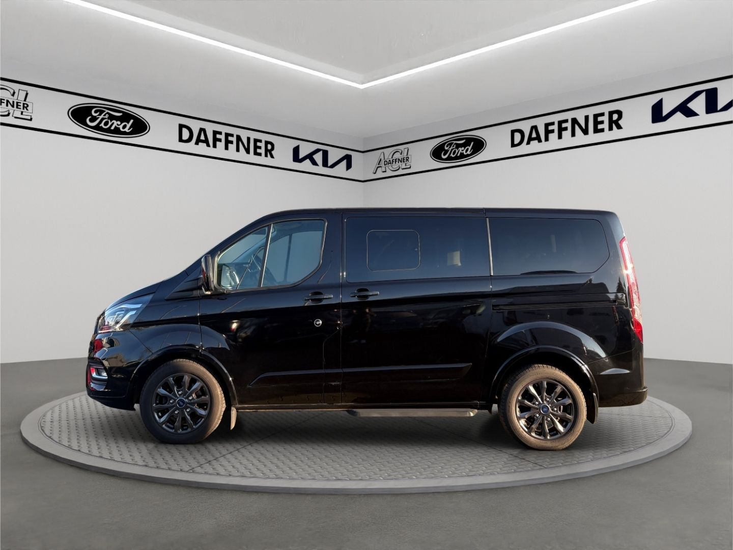 Fahrzeugabbildung Ford Tourneo Custom Kombi 320 L1 Titanium X Kamera AH