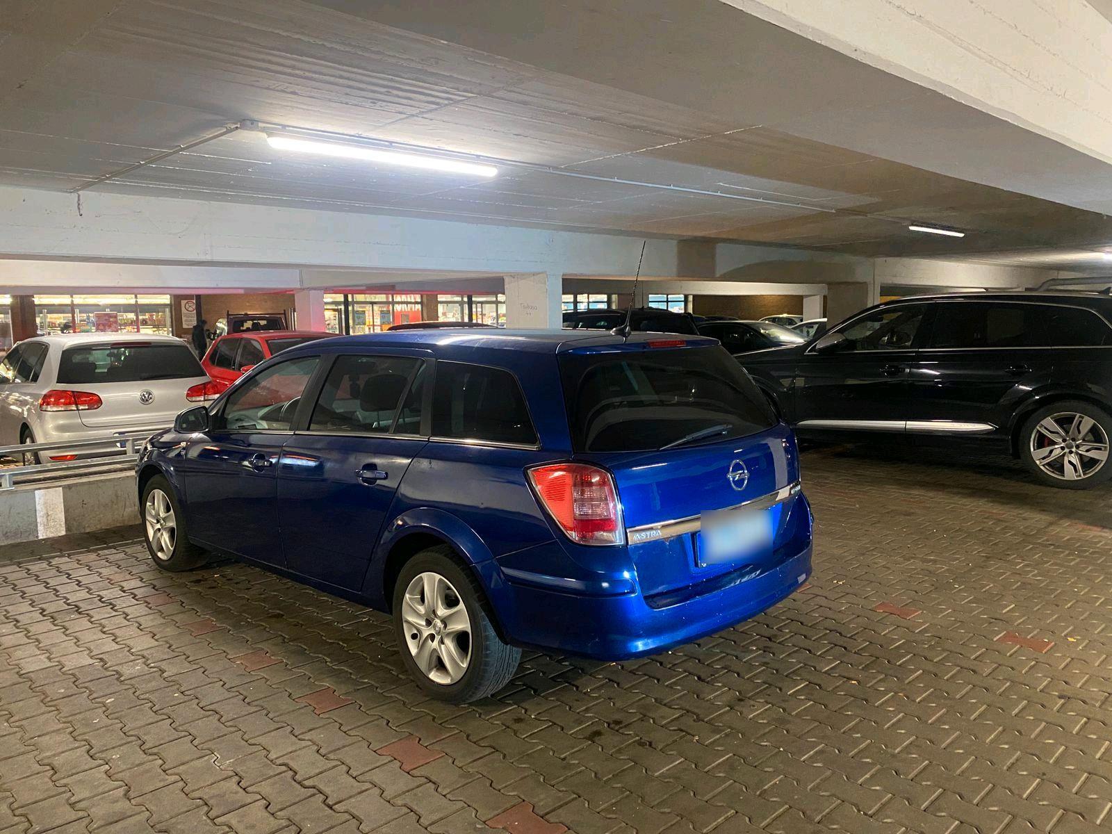 Opel Astra 2010 — photo 10