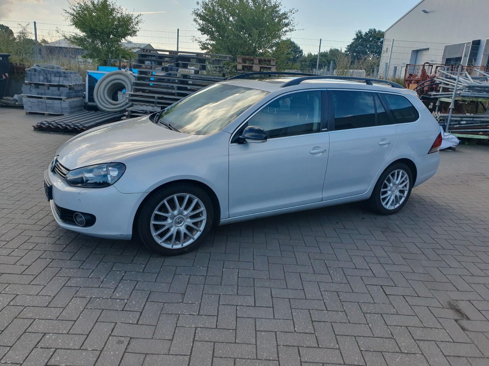 Volkswagen Golf 2012 — interior