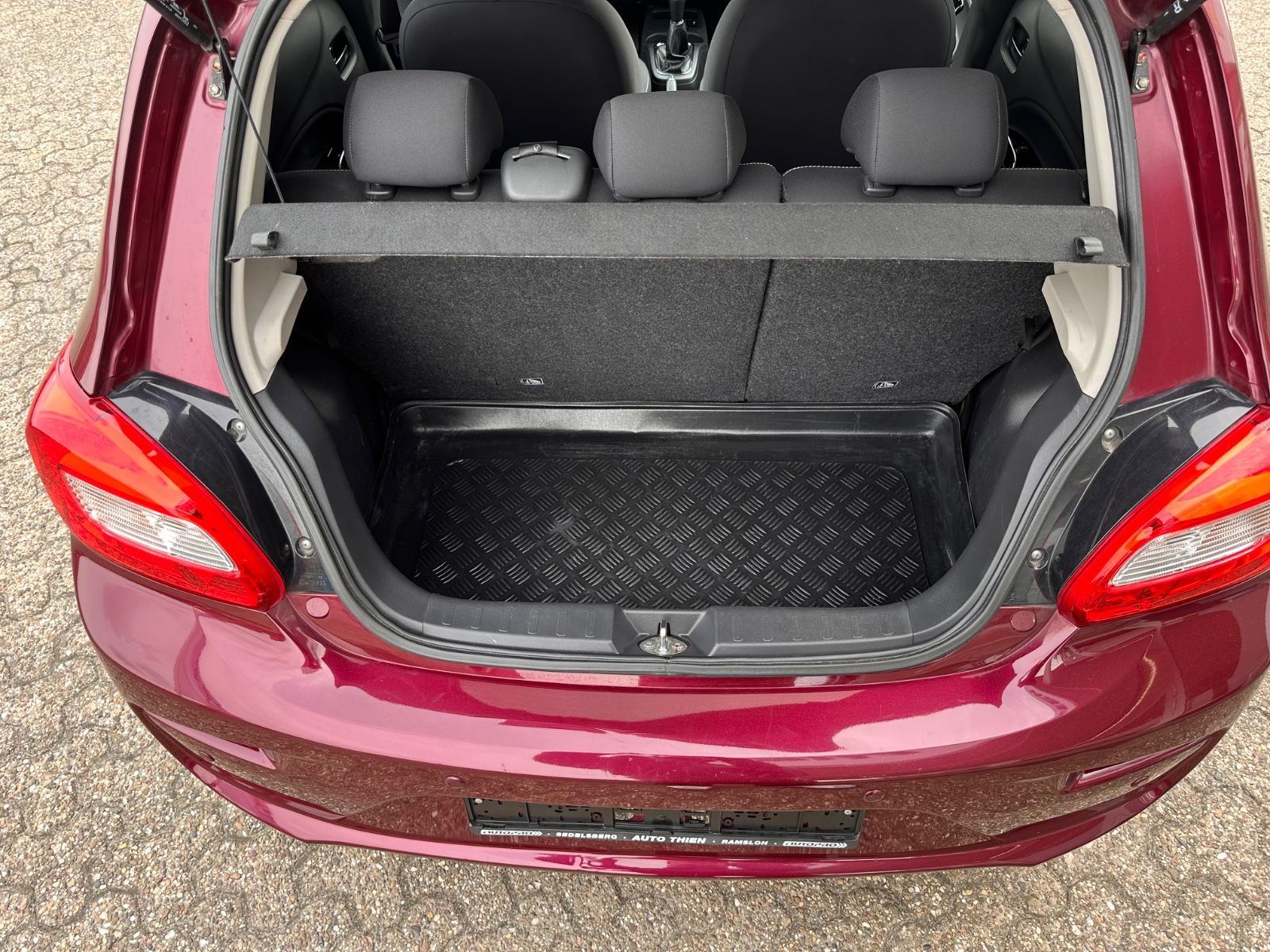 Fahrzeugabbildung Mitsubishi Space Star Edition 100+ Navi/SHZG/Klima/BT/PDC
