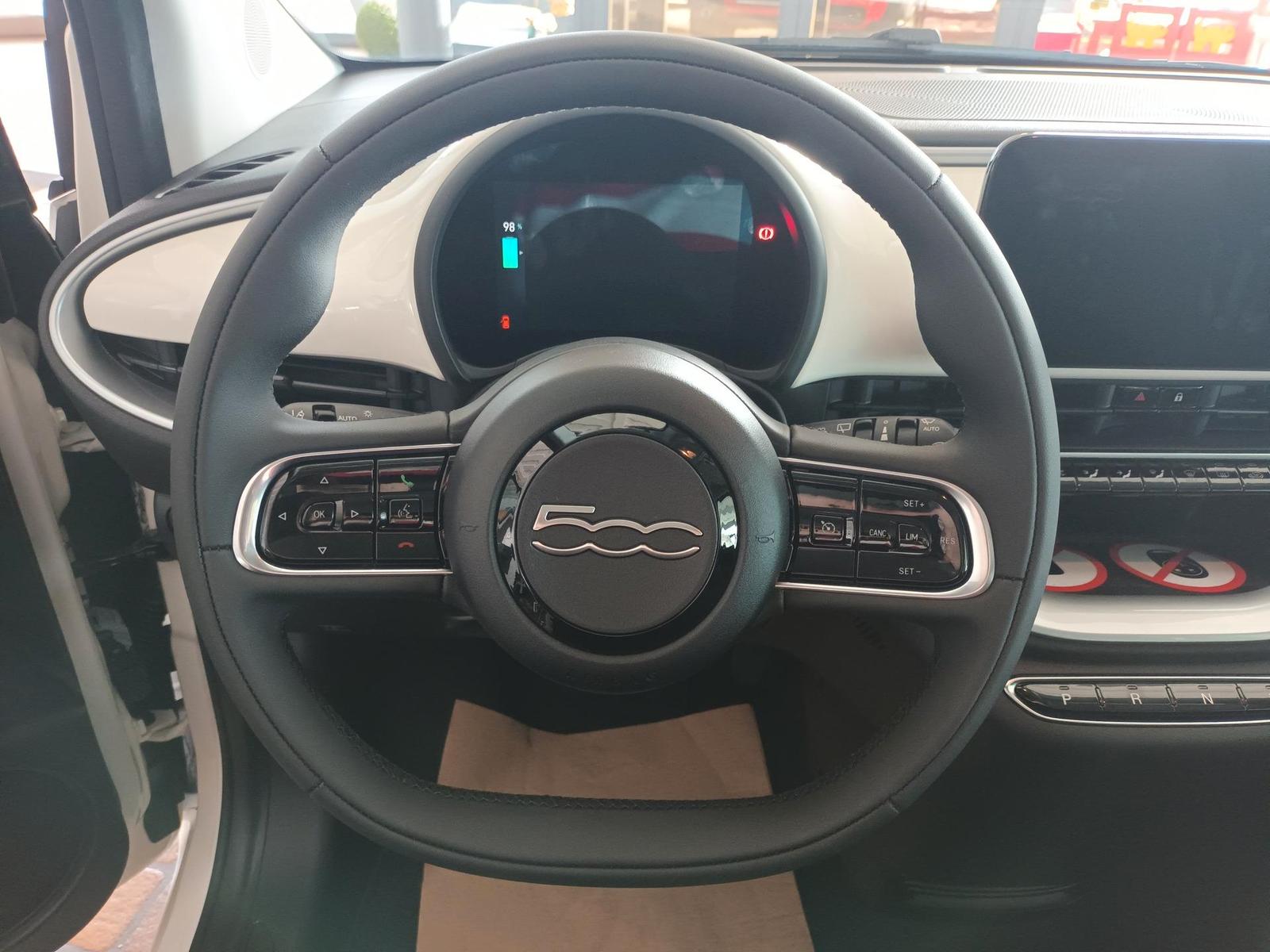 Fiat 500e Icon *Tempomat*Digitales Display*Kamera*...