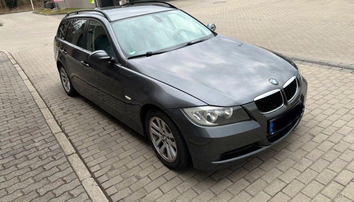 BMW 320 2006 — interior