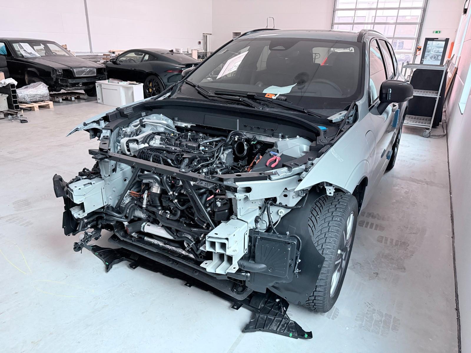 Volvo XC60 Ultra Black Edition Signature Recharge Plug