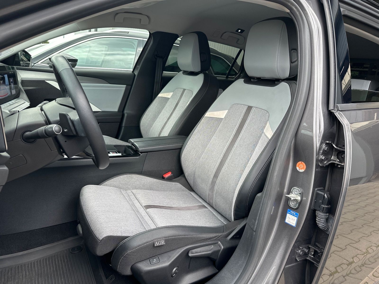 Fahrzeugabbildung Opel Astra SpT 1.5 D Aut Business Elegance NAV+LED