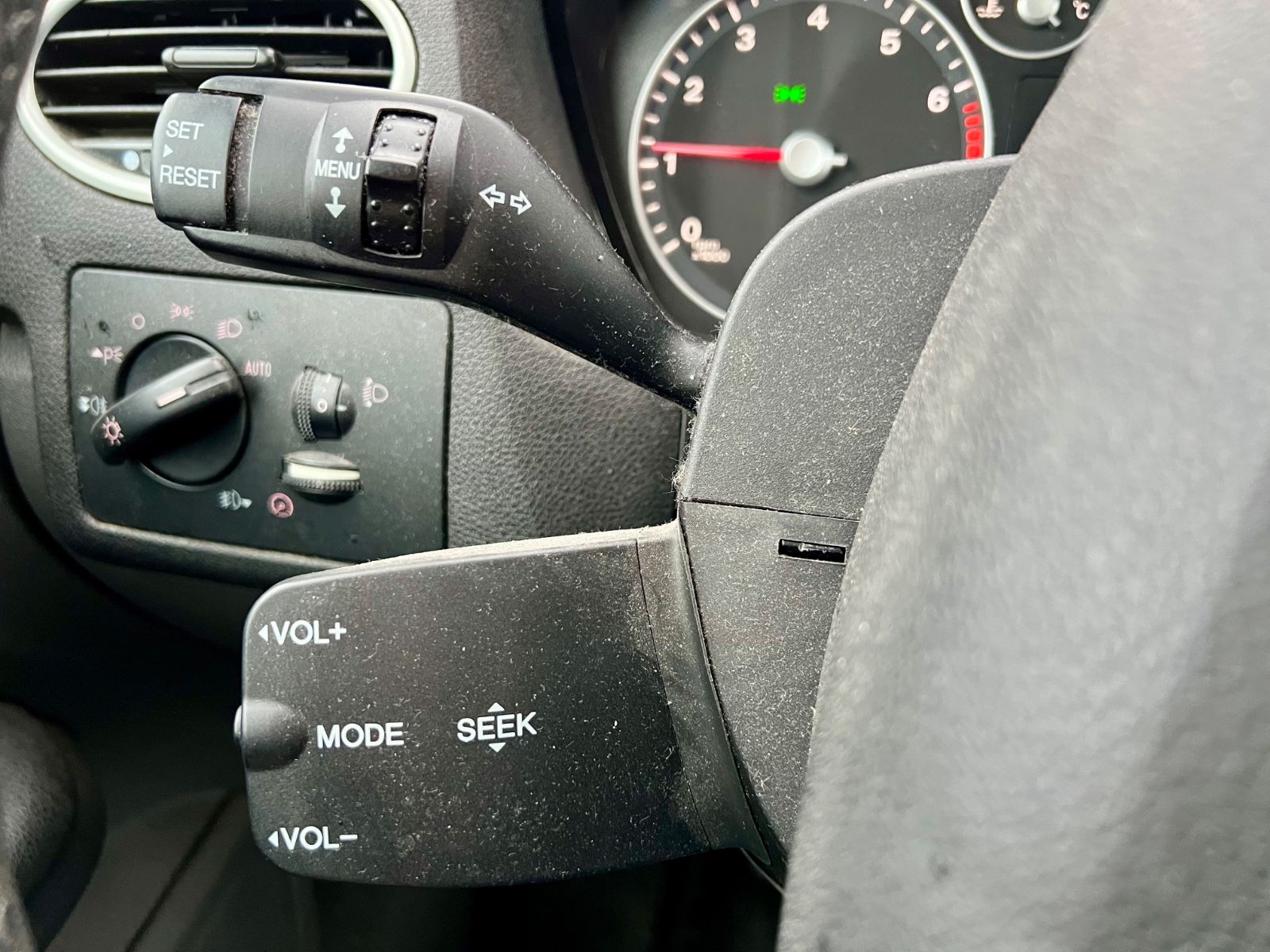 FORD Focus KLIMA SHZ NSW RADIO TEMPOMAT