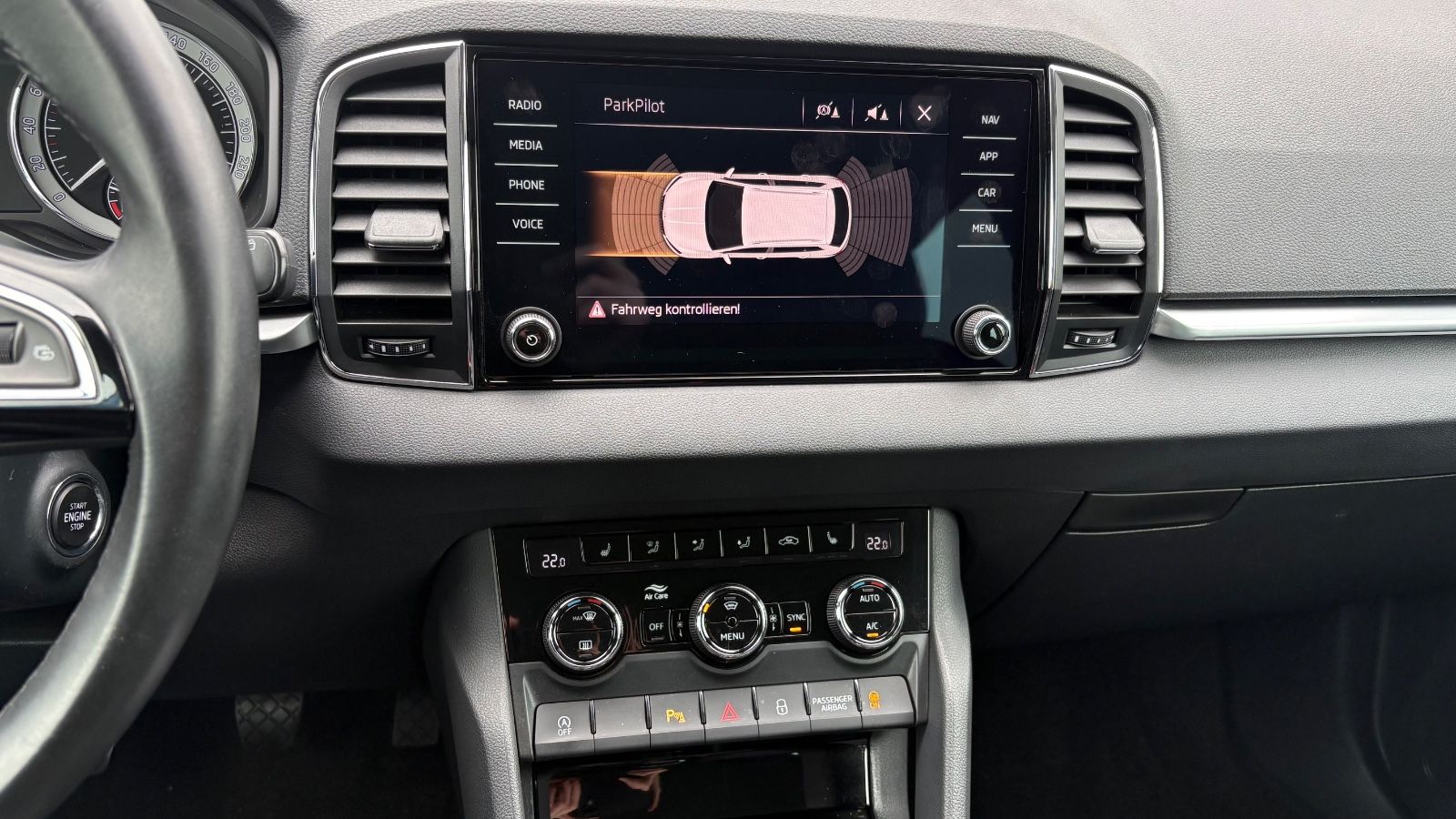 Skoda Karoq Style 2.0 TDI 4x4 AHK NAVI LED TEMPOMAT foto 17
