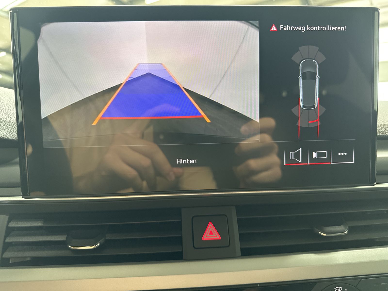 Fahrzeugabbildung Audi A4 Avant 45 TFSI Qu S-Line Black NAV+MATRIX+ACC