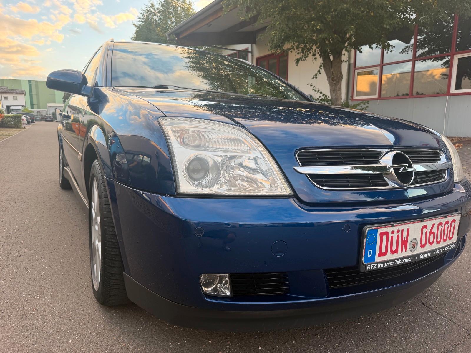 Opel Vectra 2005 — rear view