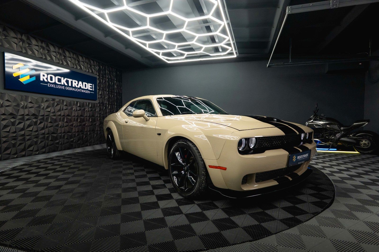Fahrzeugabbildung Dodge Challenger 6.4 V8 SRT 392 R/T SCAT PACK WIDEBODY