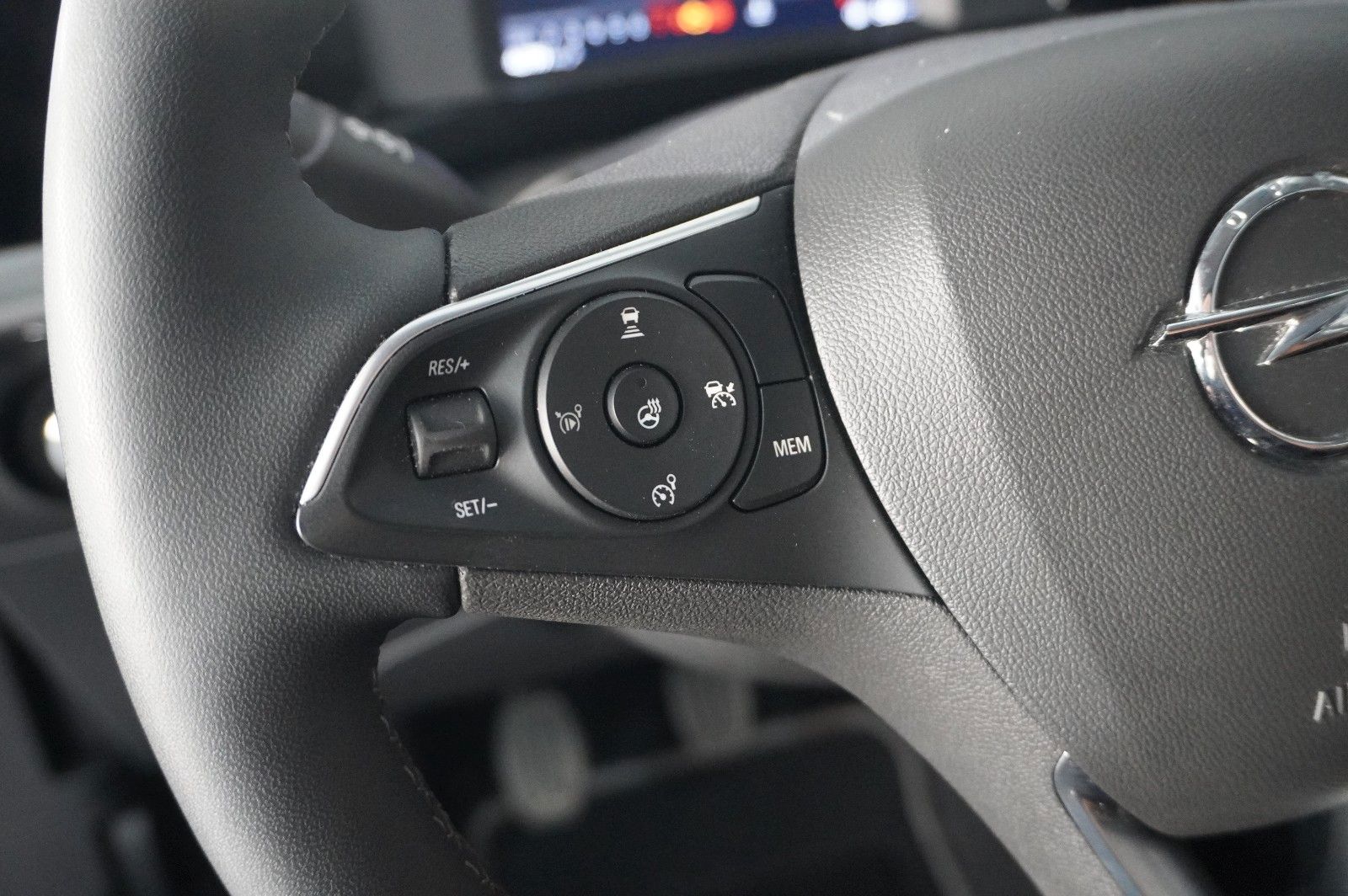Fahrzeugabbildung Opel Mokka ELEGANCE 1.2T NAVI/LED/KAMERA/SPORT/SH/DAB
