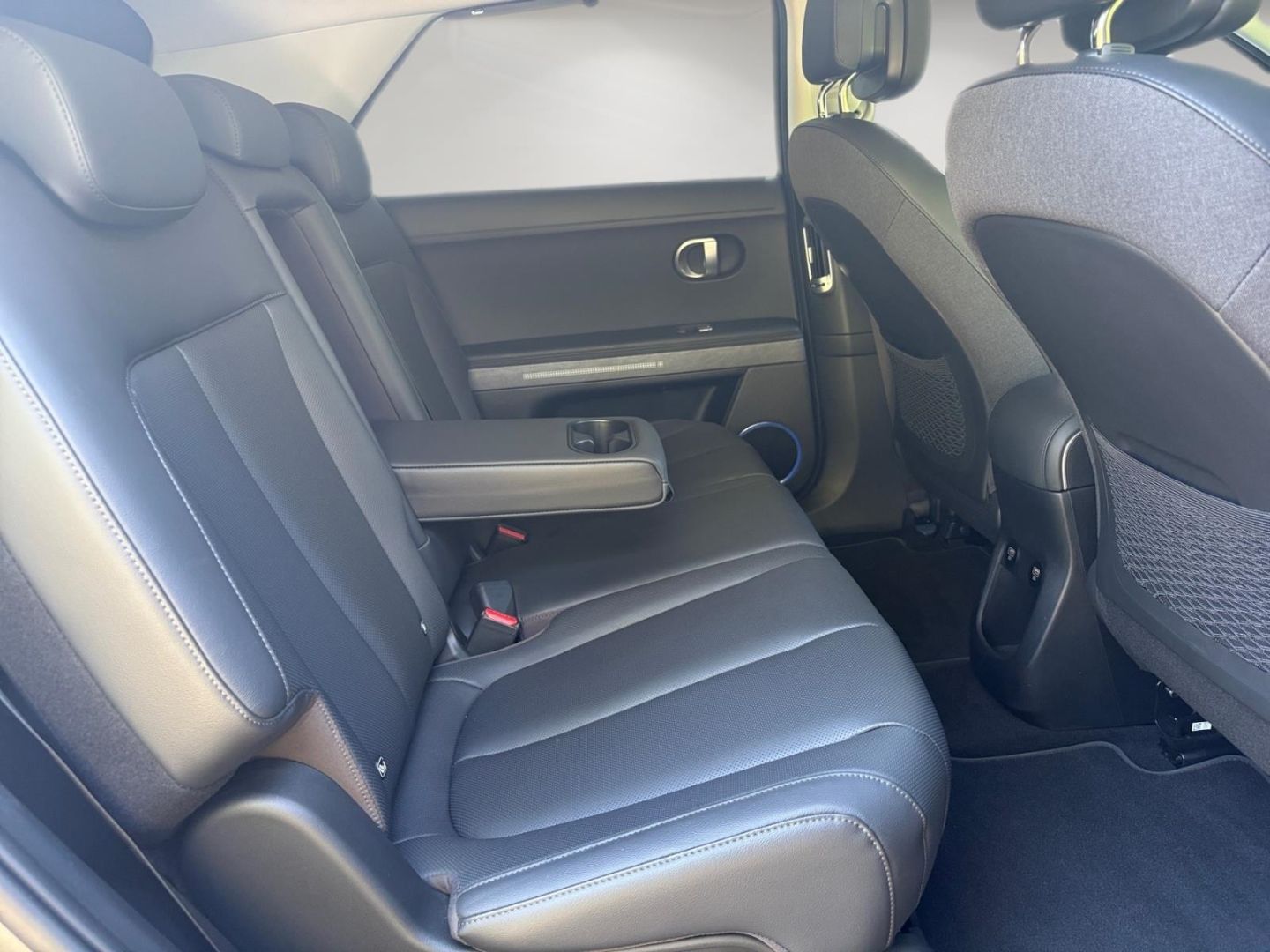 Hyundai IONIQ 5 Uniq 4WD 77,4 kWh Relax 20'' HuD LED Mem foto 14