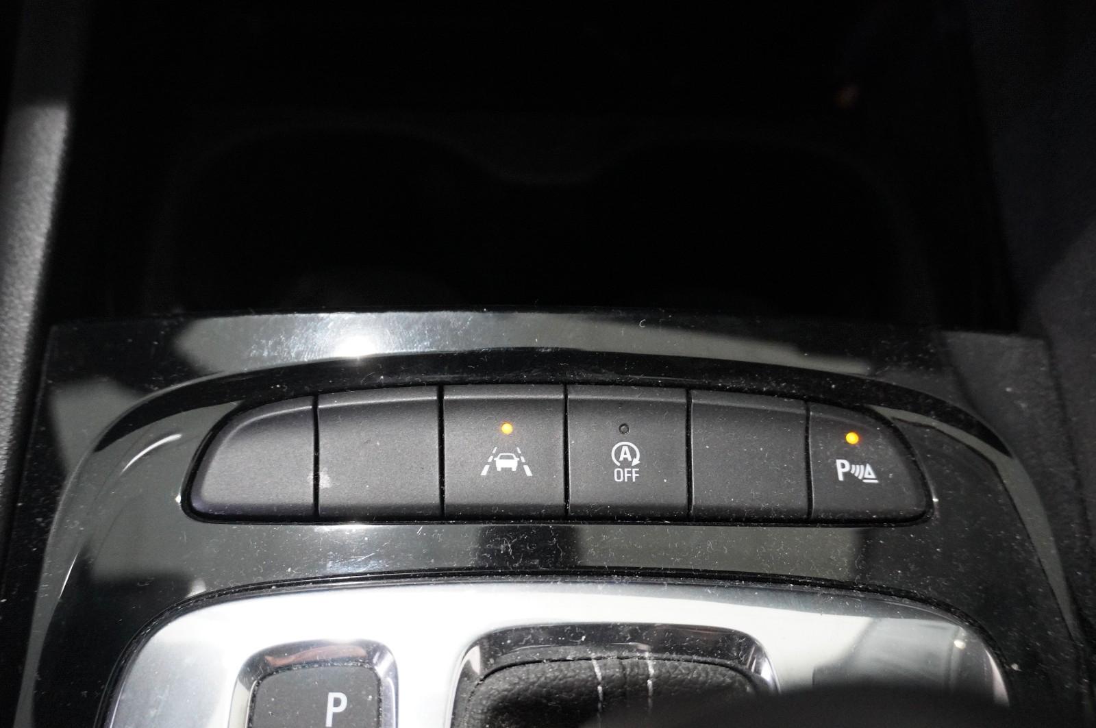 Opel Insignia B ST 2.0D ELEGANCE LED/NAVI/SHZ/LHZ/PDC