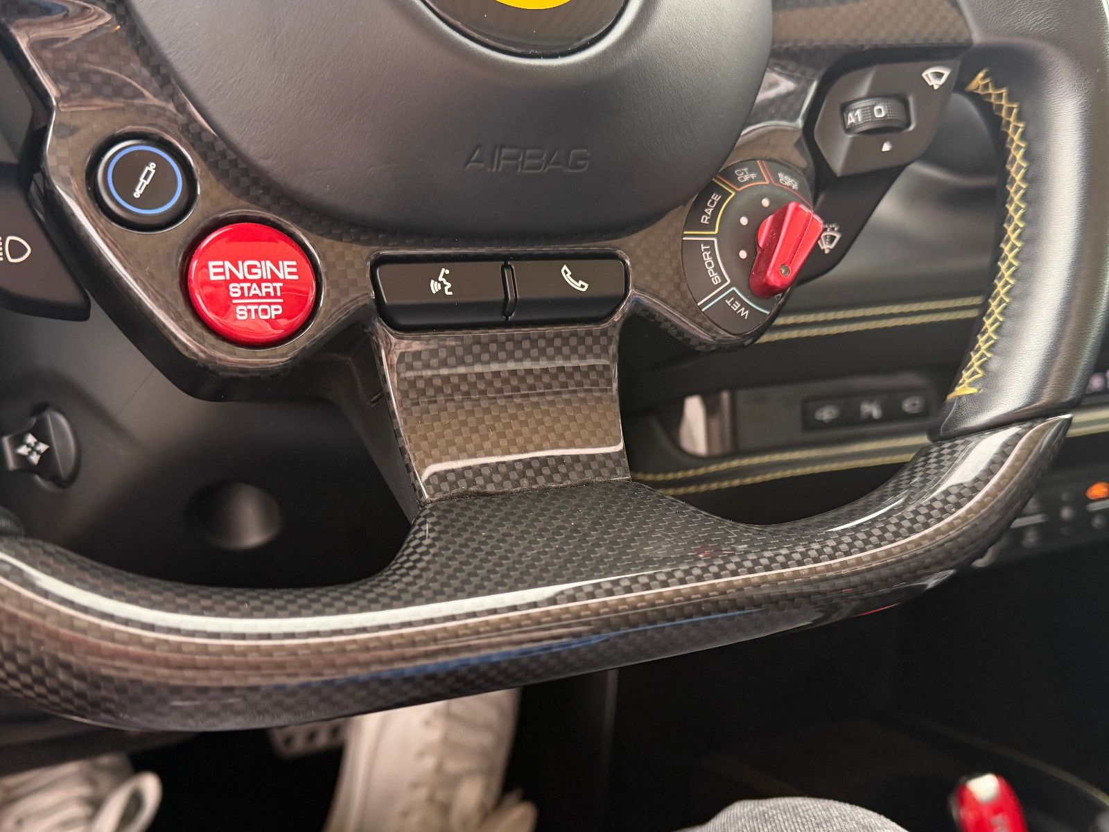 Fahrzeugabbildung Ferrari F8 Spider /LIFT/KAMERA/CARBON-LED-LENK./MEMORY