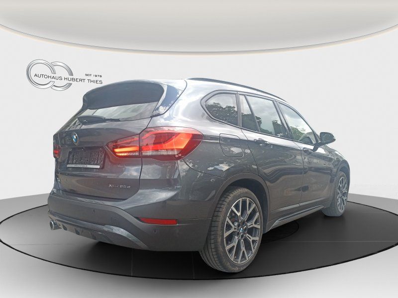 Fahrzeugabbildung BMW X1  xDrive25e  Sport Line
