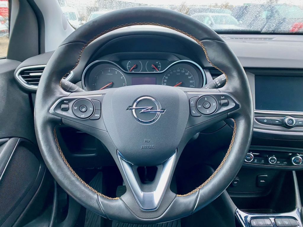 Fahrzeugabbildung Opel Crossland X 1.2 Selection AAC ISOFIX PDC SHZ GRA