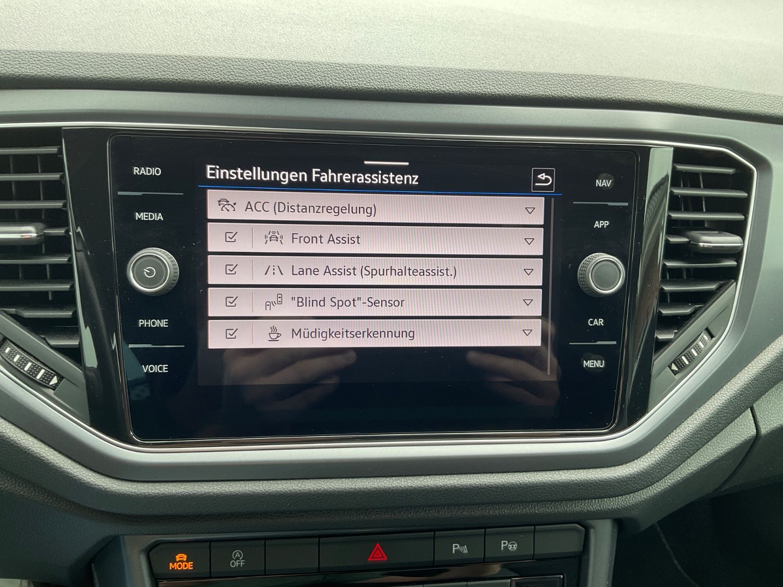Fahrzeugabbildung Volkswagen T-Roc Cabriolet 1.5 TSI DSG R-Line,AHK,Kamera,AC