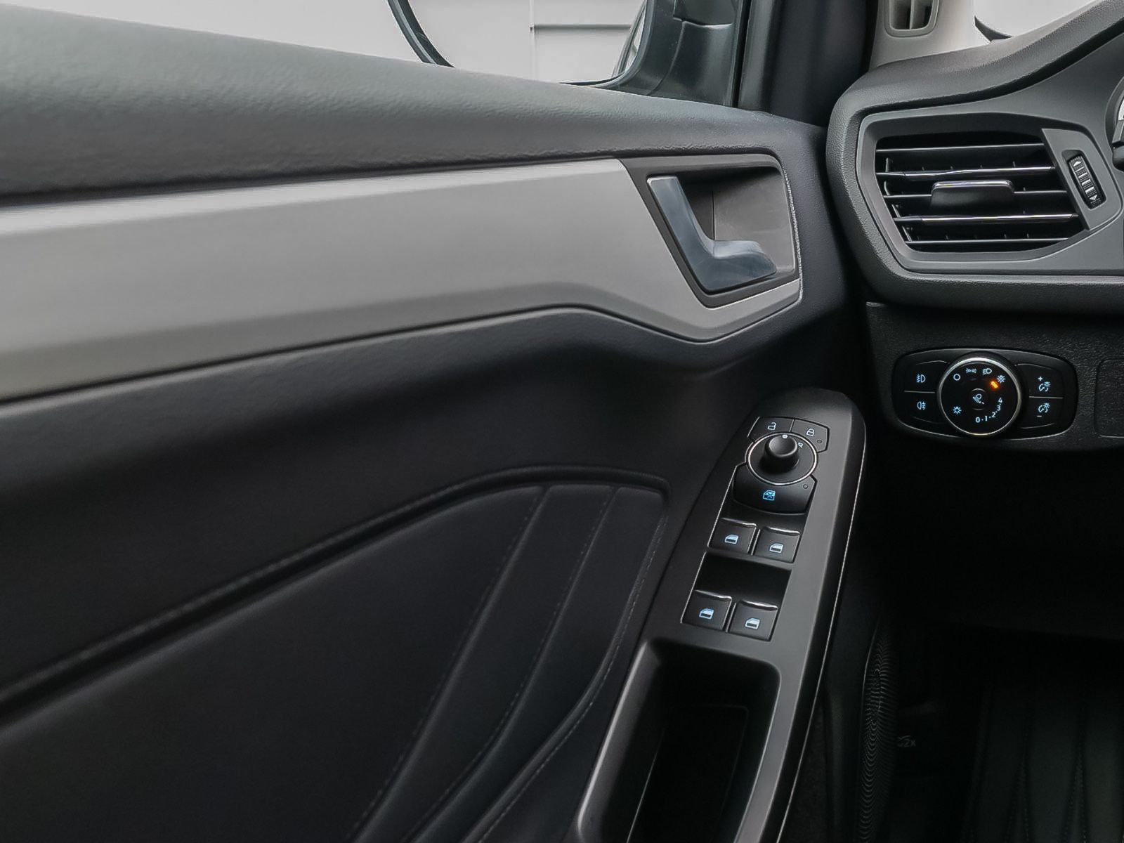 Fahrzeugabbildung Ford Focus Turnier Cool & Connect Kamera AHK Tempomat