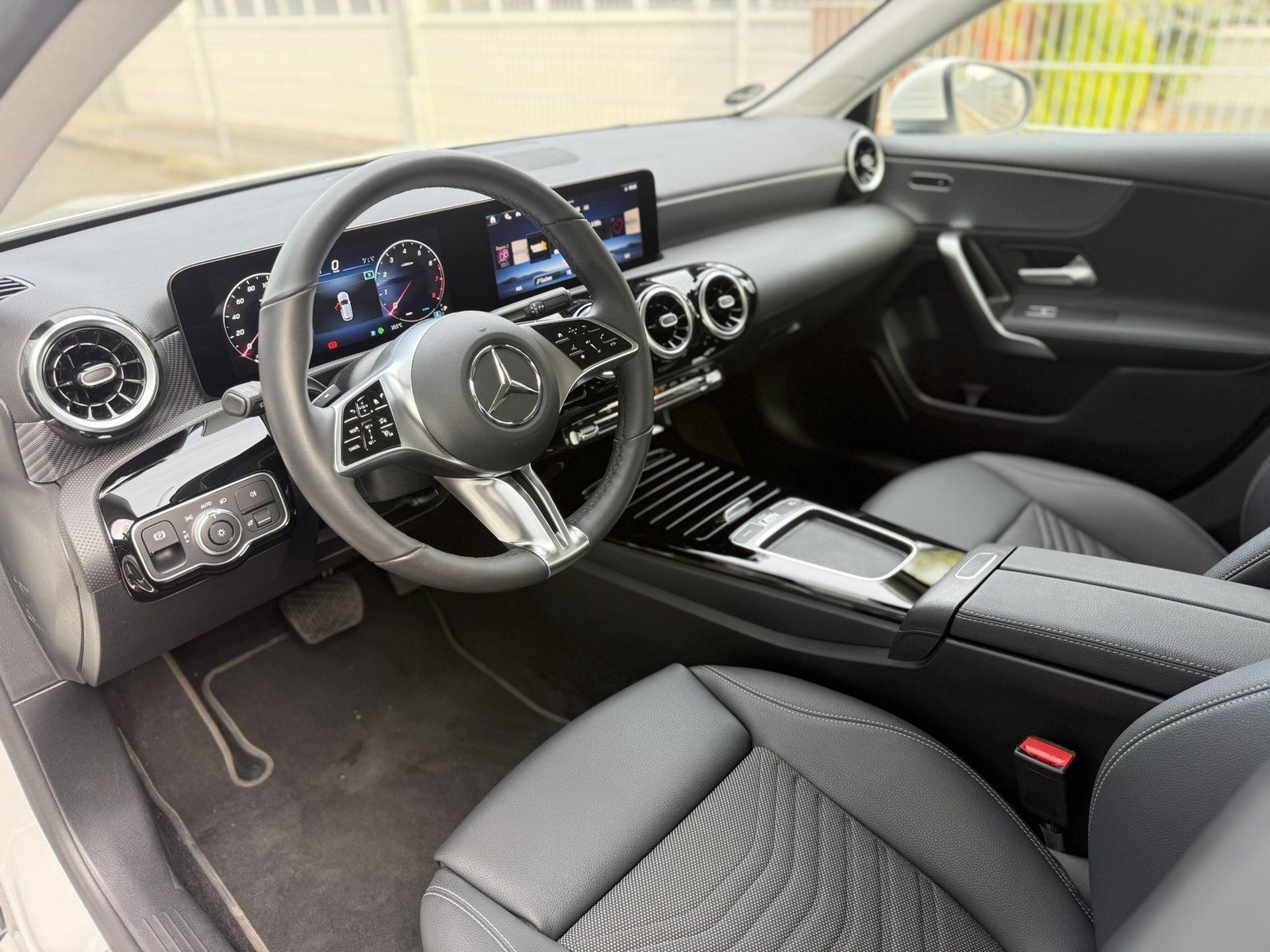 Fahrzeugabbildung Mercedes-Benz A 180 Progressive*KAMERA*LED*SPURHALTE*LENKRADHE