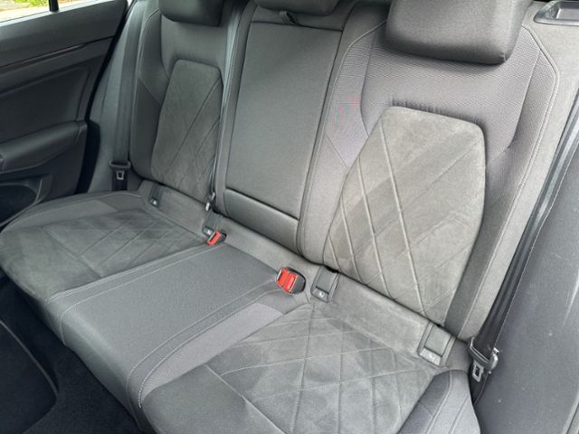 Fahrzeugabbildung Volkswagen Golf VIII Variant 1.5 eTSI LIFE HEAD-UP KAMERA N