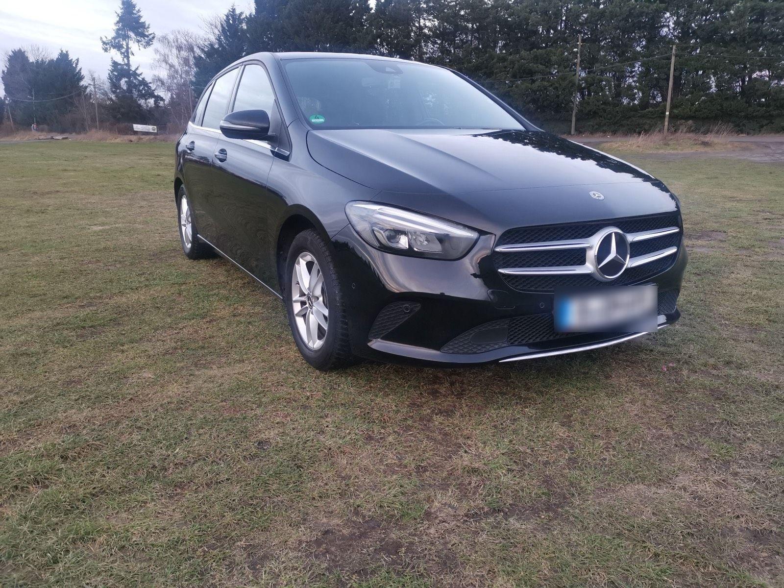 Mercedes-Benz B 180