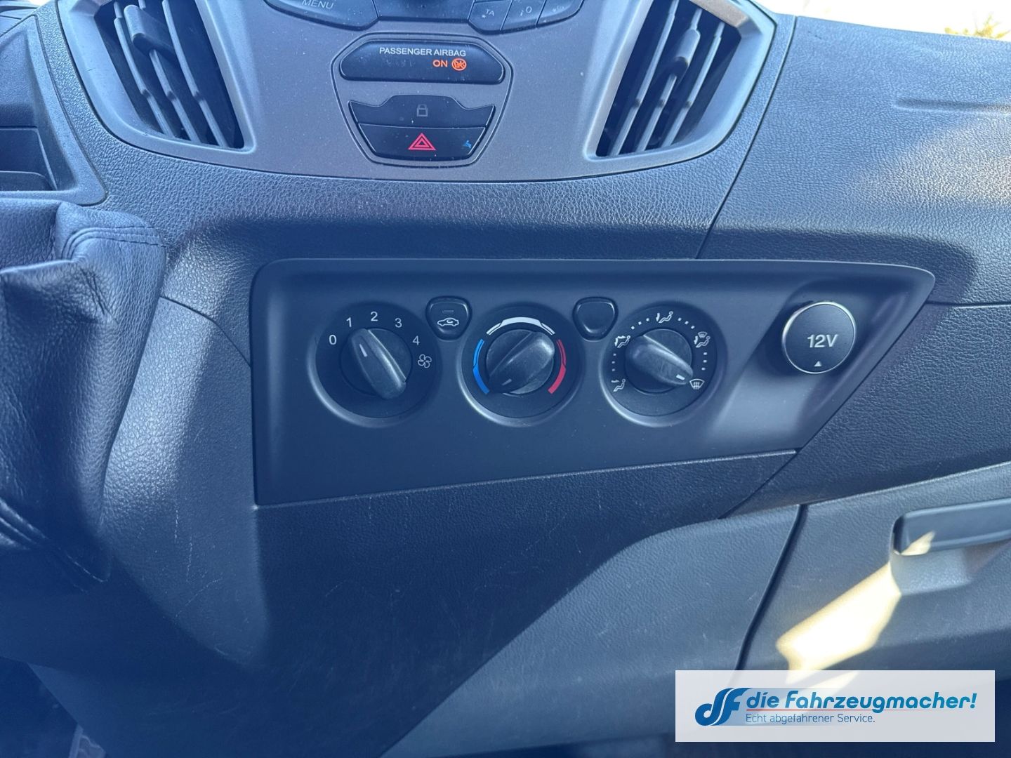 Fahrzeugabbildung Ford Transit Custom Kombi 300 L1 2.2 TDCi *1459