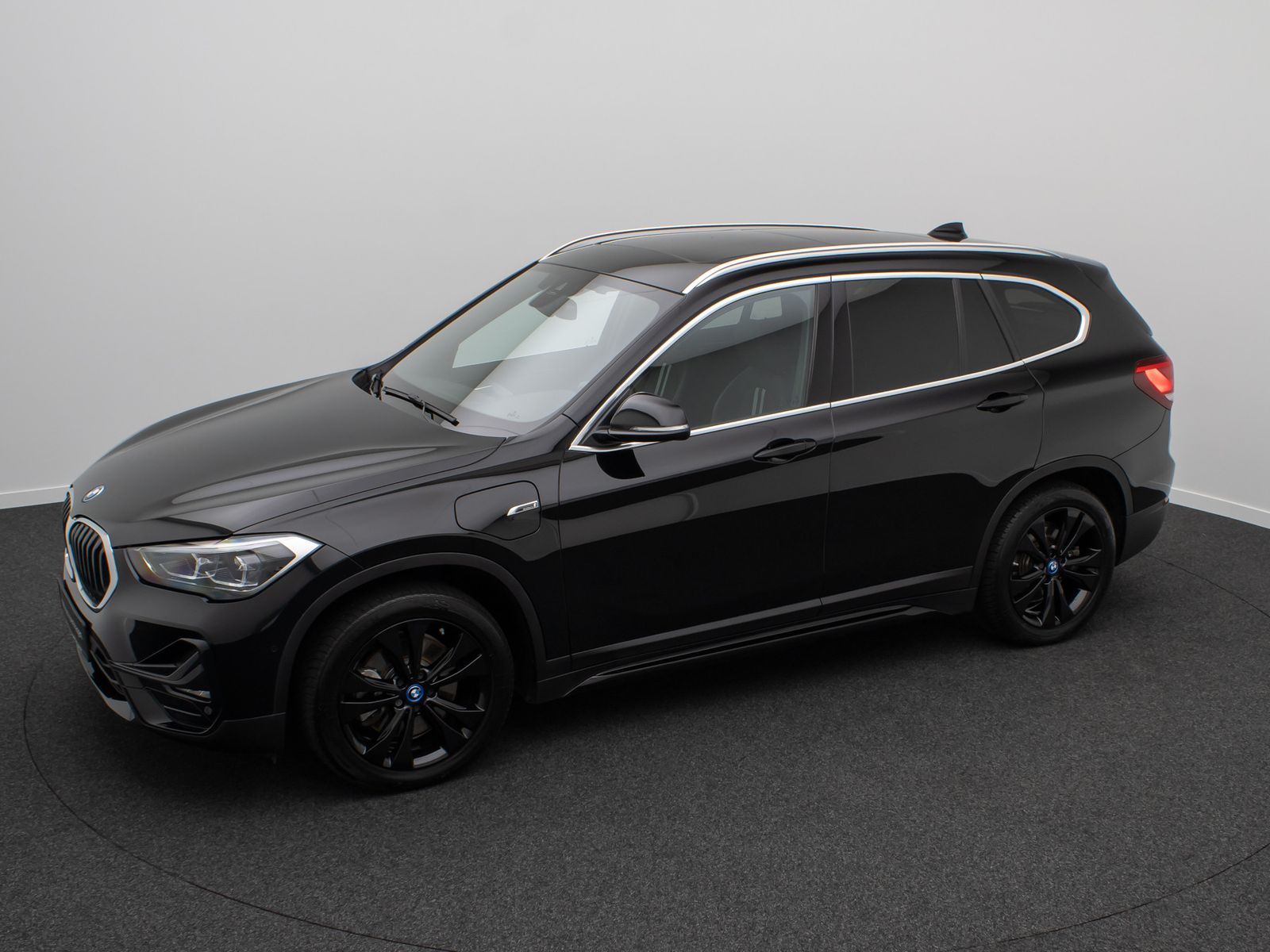 Fahrzeugabbildung BMW X1 xD25e Sport Line Kamera DAB Panorama H/K 18"