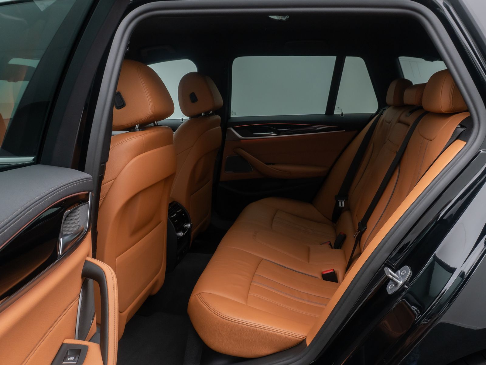 Fahrzeugabbildung BMW 530d Luxury Line HUD Kamera AHK Alarm Laser H/K